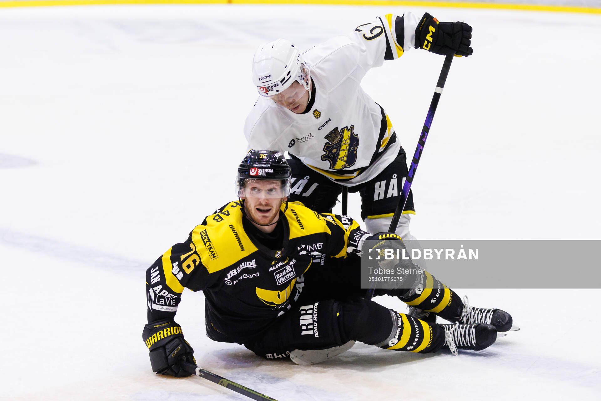 Västerås Oskar Kvist och AIKs Elliot Sigrell