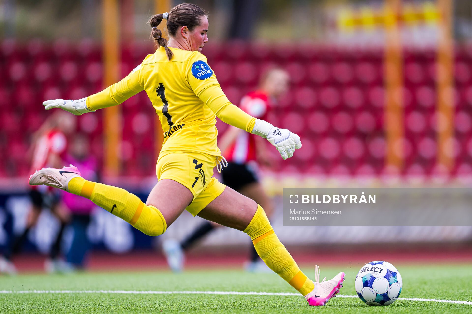 Goalkeeper Benedicte Lund Berge of Arna-Bjørnar