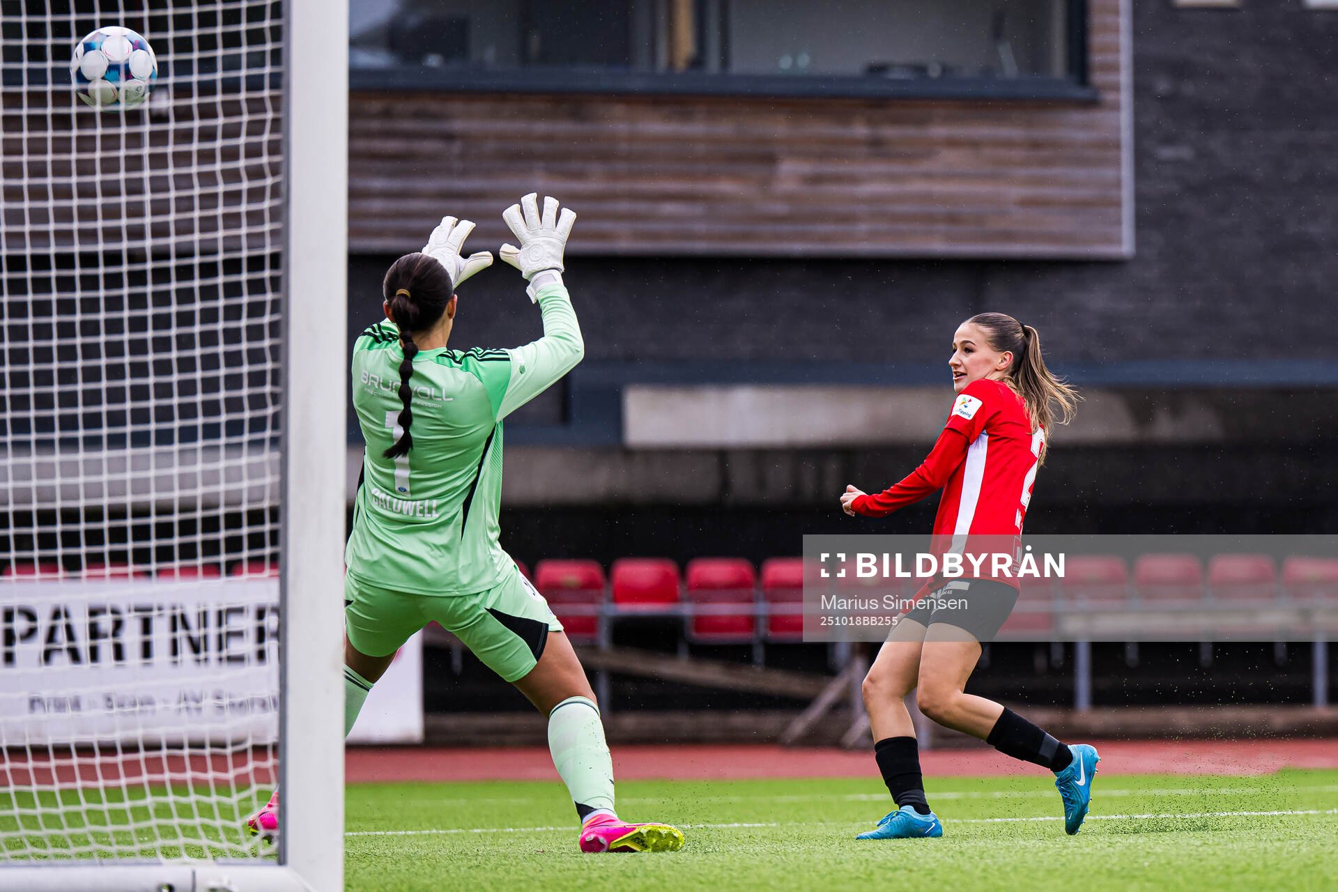 Samra Muhic of Arna-Bjørnar scores the 3-2 goal