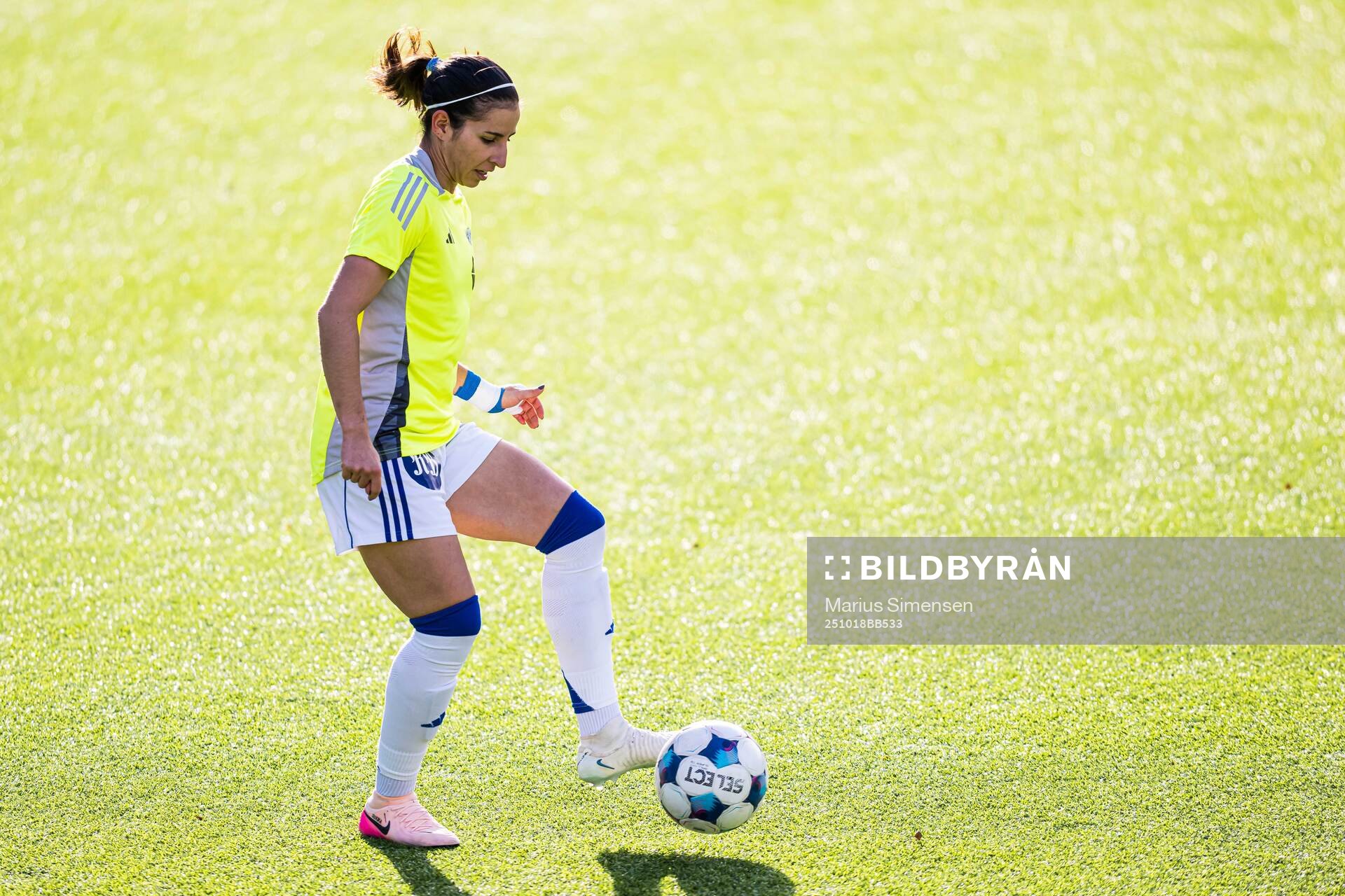Chiara Alessandra Messerli of Molde warms up