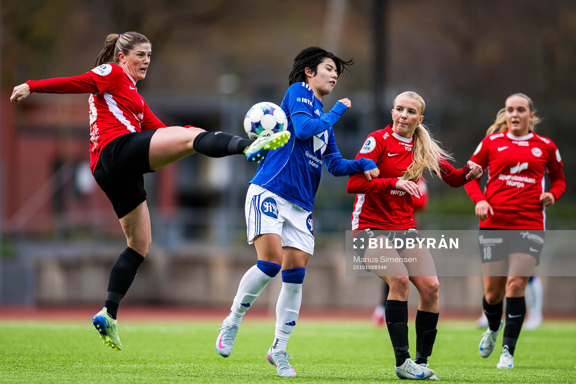 Maren Mjelde of Arna-Bjørnar, Yugyeong Jeon of Molde and