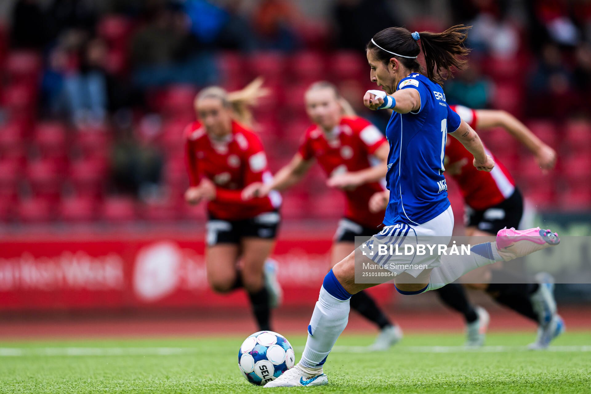 Chiara Alessandra Messerli of Molde scores the 1-1 goal