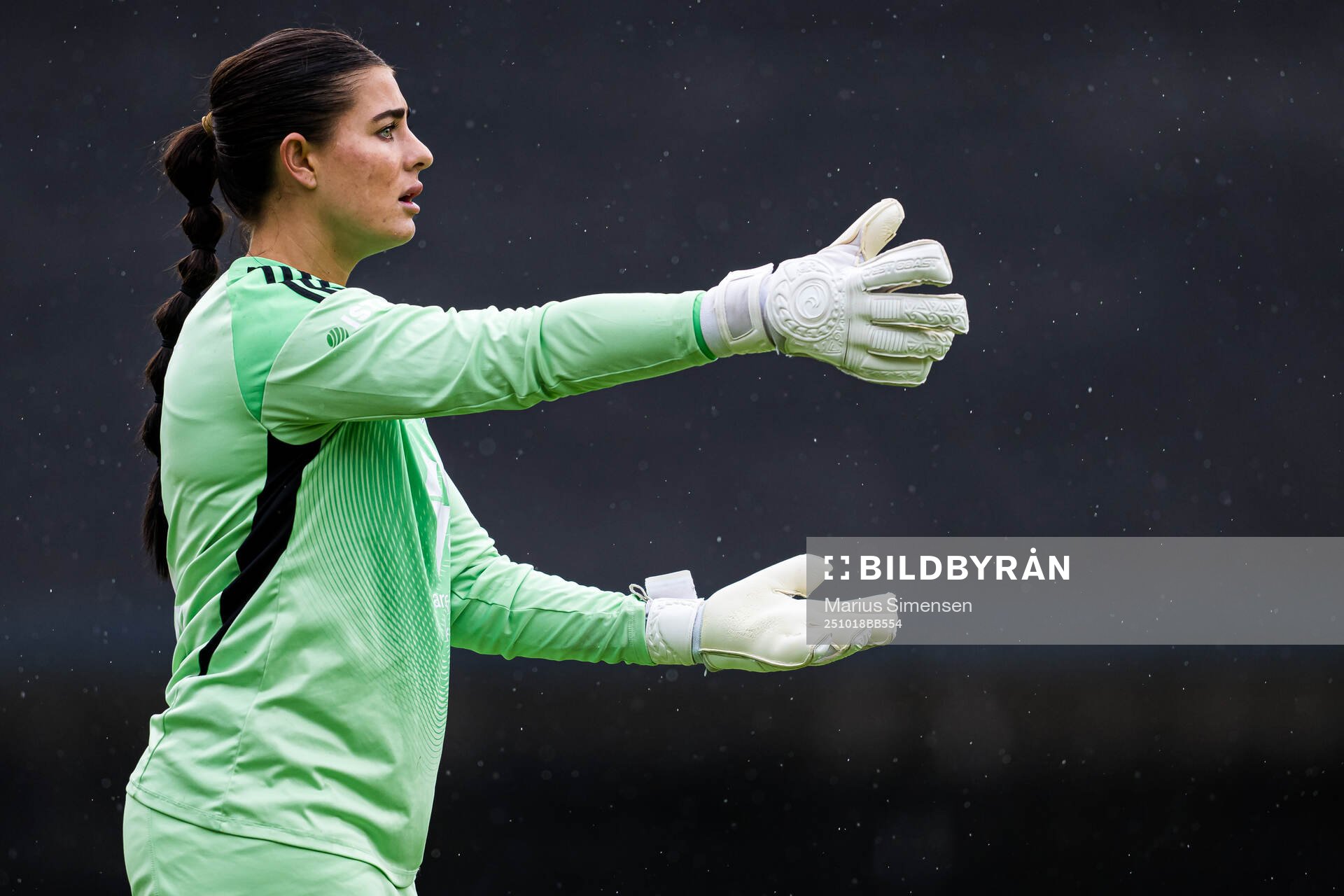 Goalkeeper Kenna Marie Caldwell of Molde