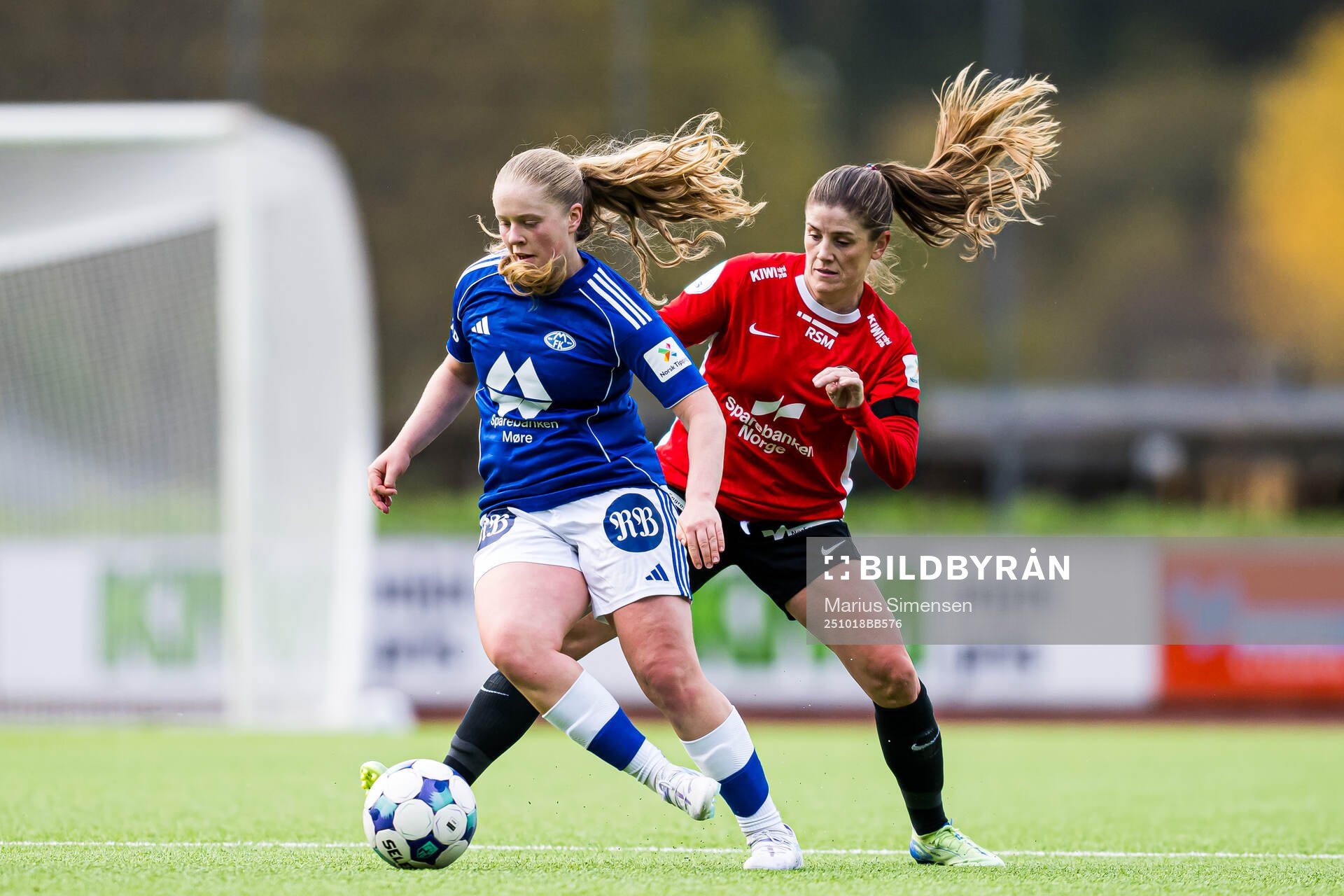 Helena Nygård of Molde and Maren Mjelde of Arna-Bjørnar