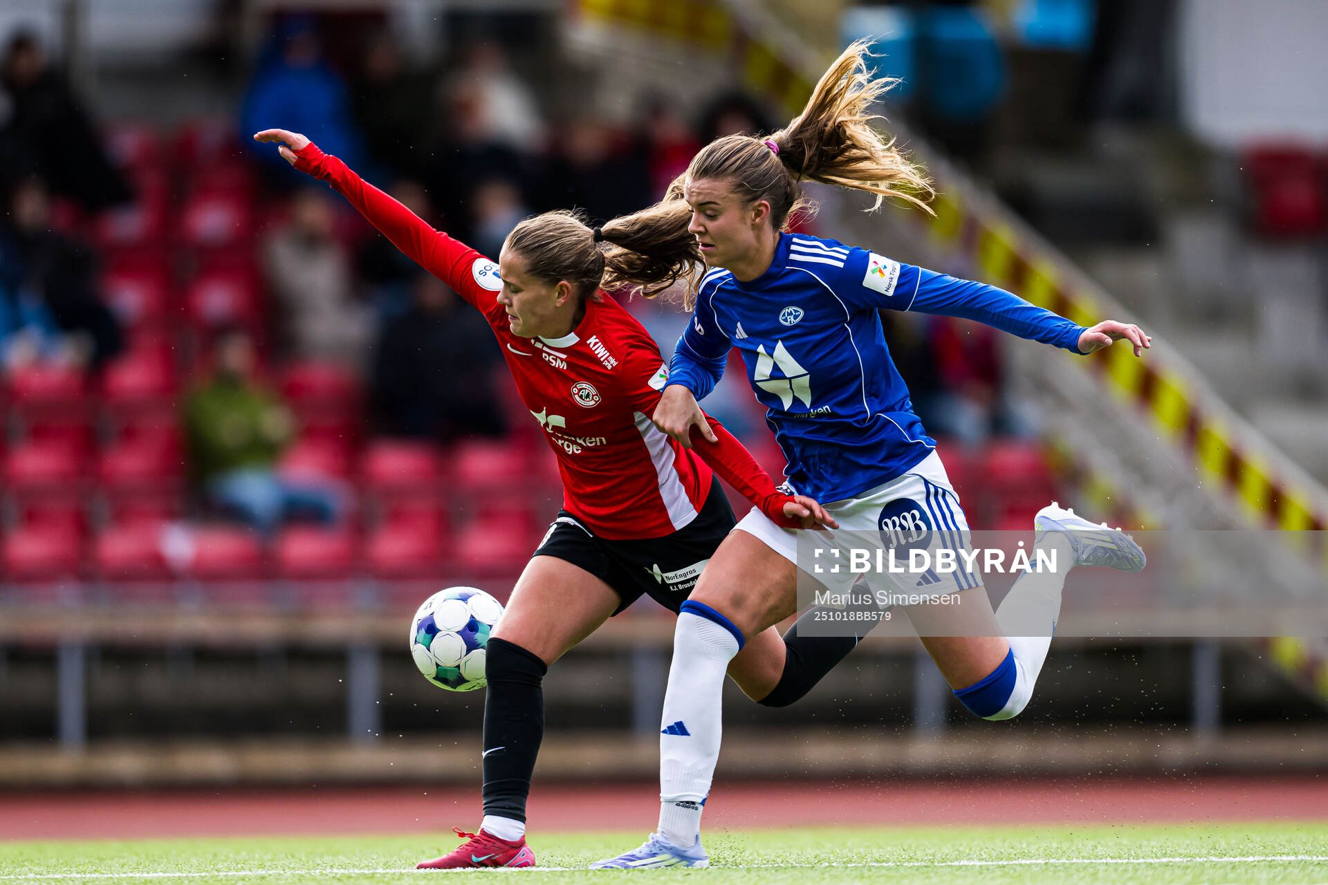 Tina Skogedal of Arna-Bjørnar and Mille Aune of Molde