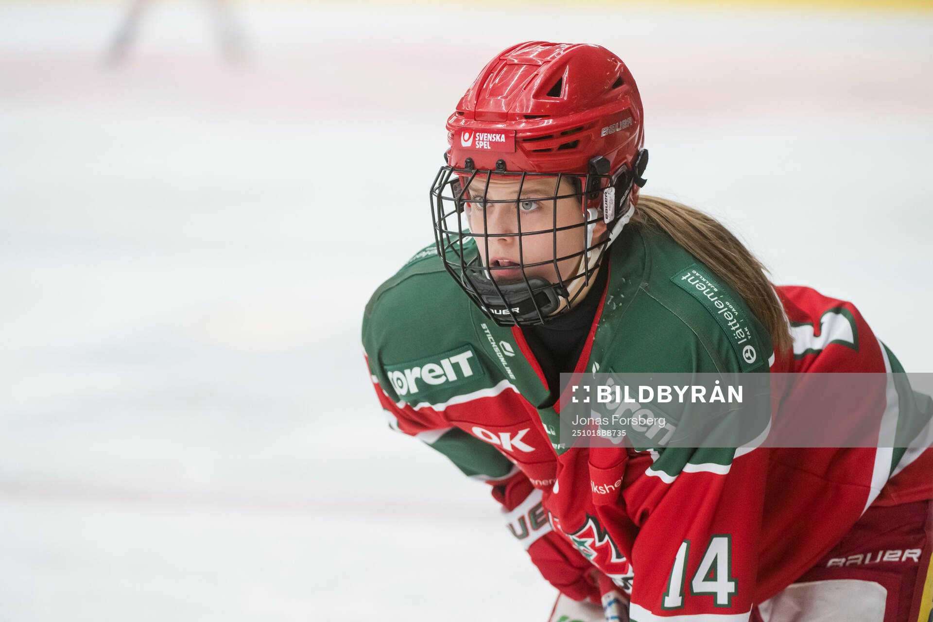 Modos Lovisa Engström innan ishockeymatchen i SDHL mellan