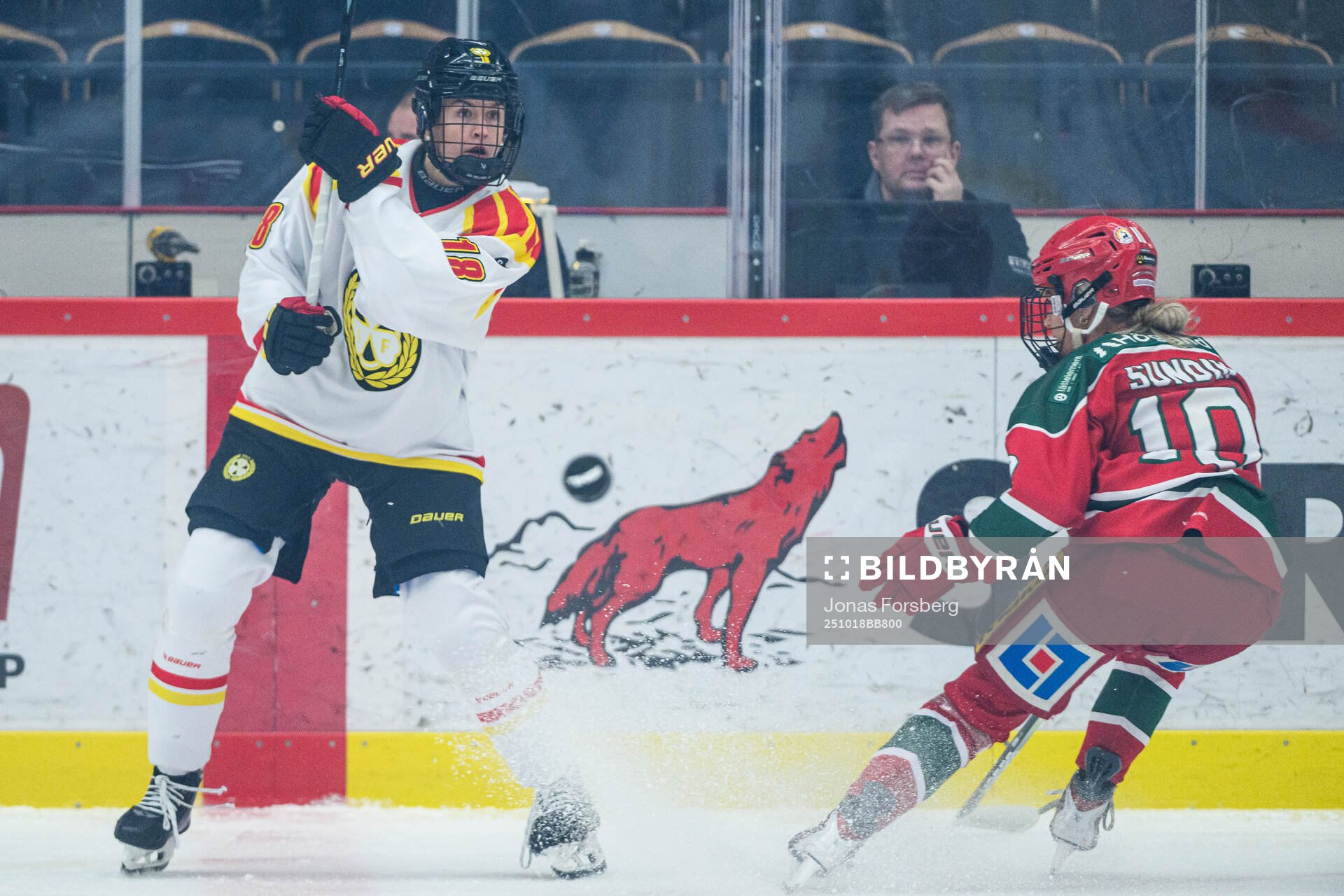 Brynäs Jenniina Nylund och Modos Wilma Sundin