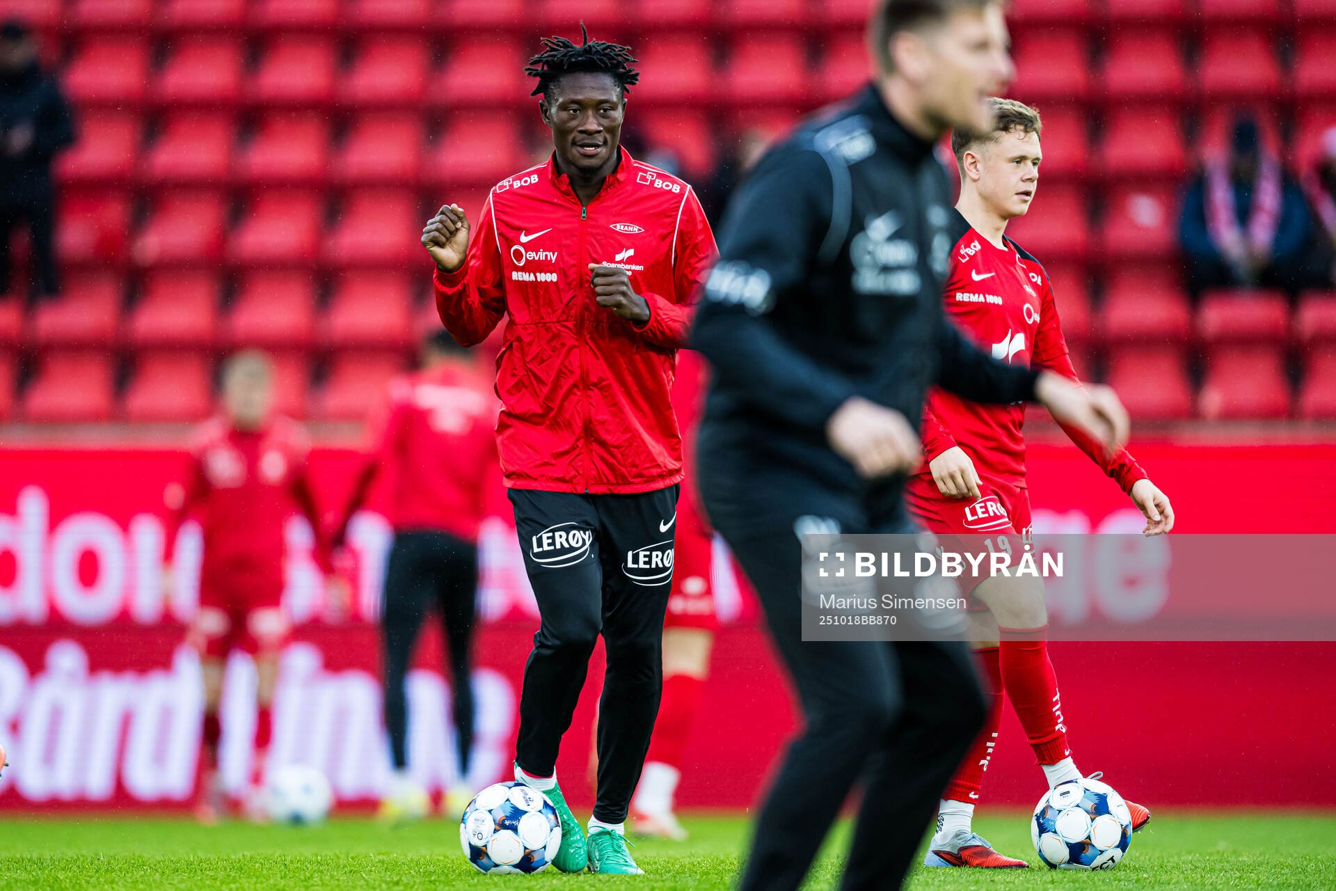 Nana Kwame Boakye of Brann warms up