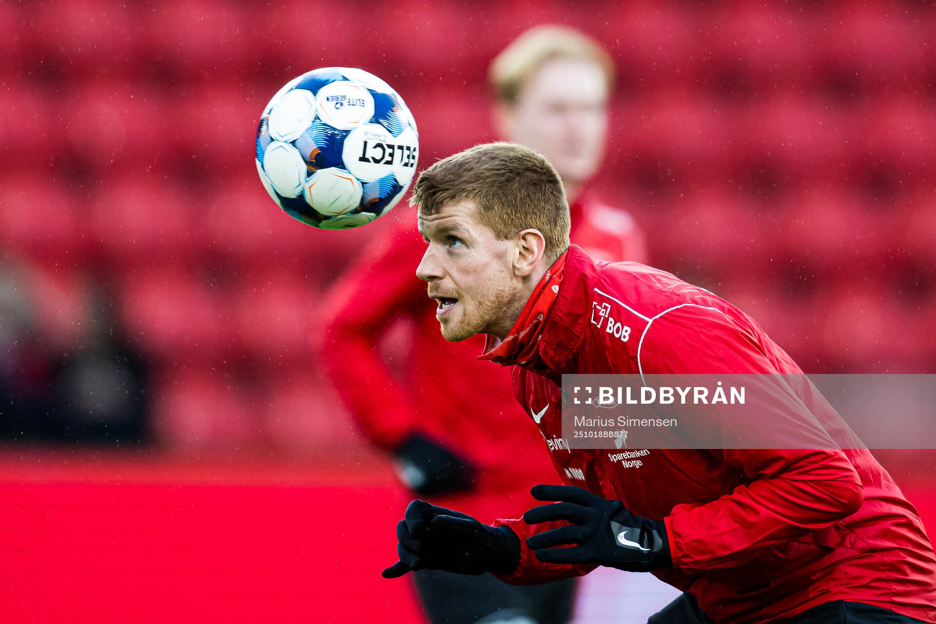 Thore Pedersen of Brann warms up