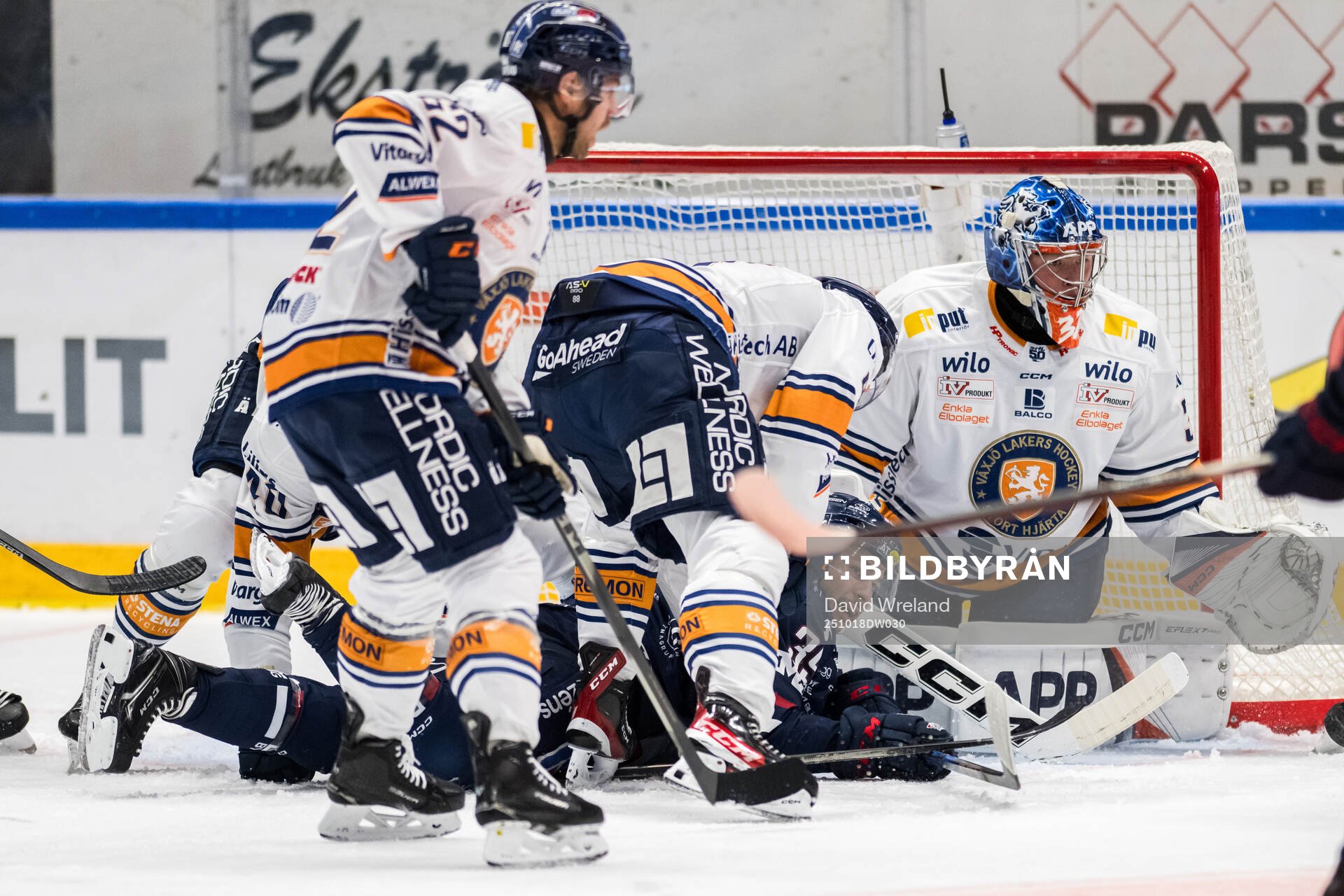Växjös målvakt Ludvig Persson och Linköpings Ty Rattie