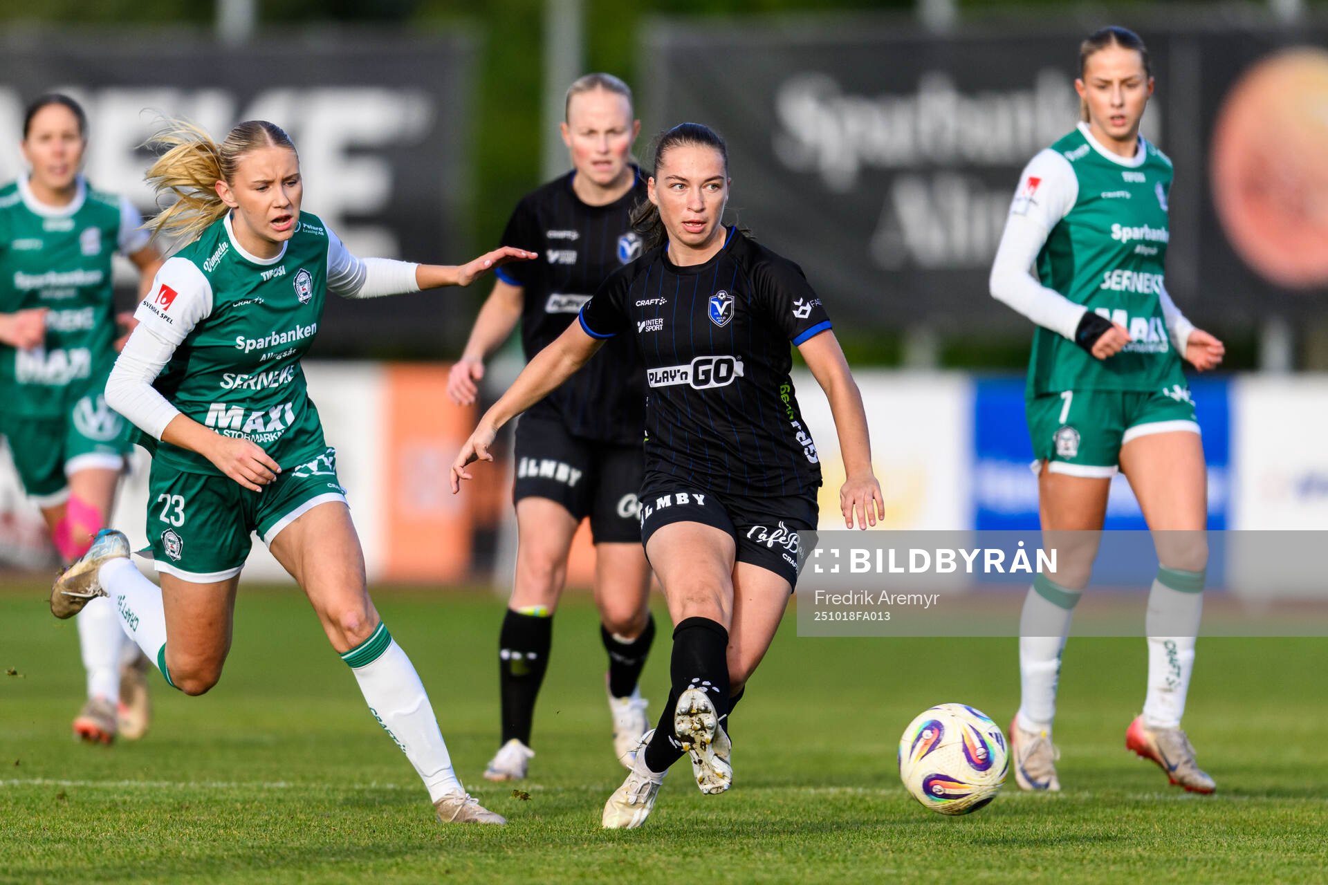 Alingsås Tilde Karlsson och Växjö DFFs Mariann Høgh