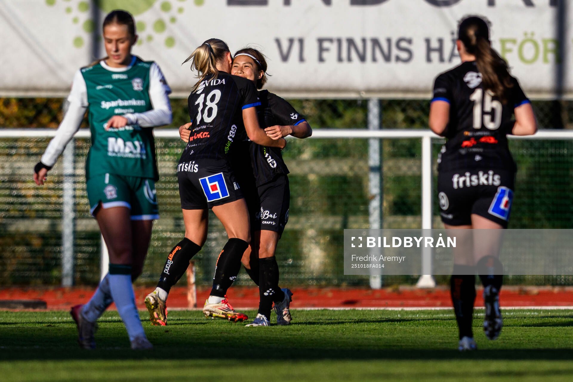 Växjö DFFs Helmi Raijas jublar