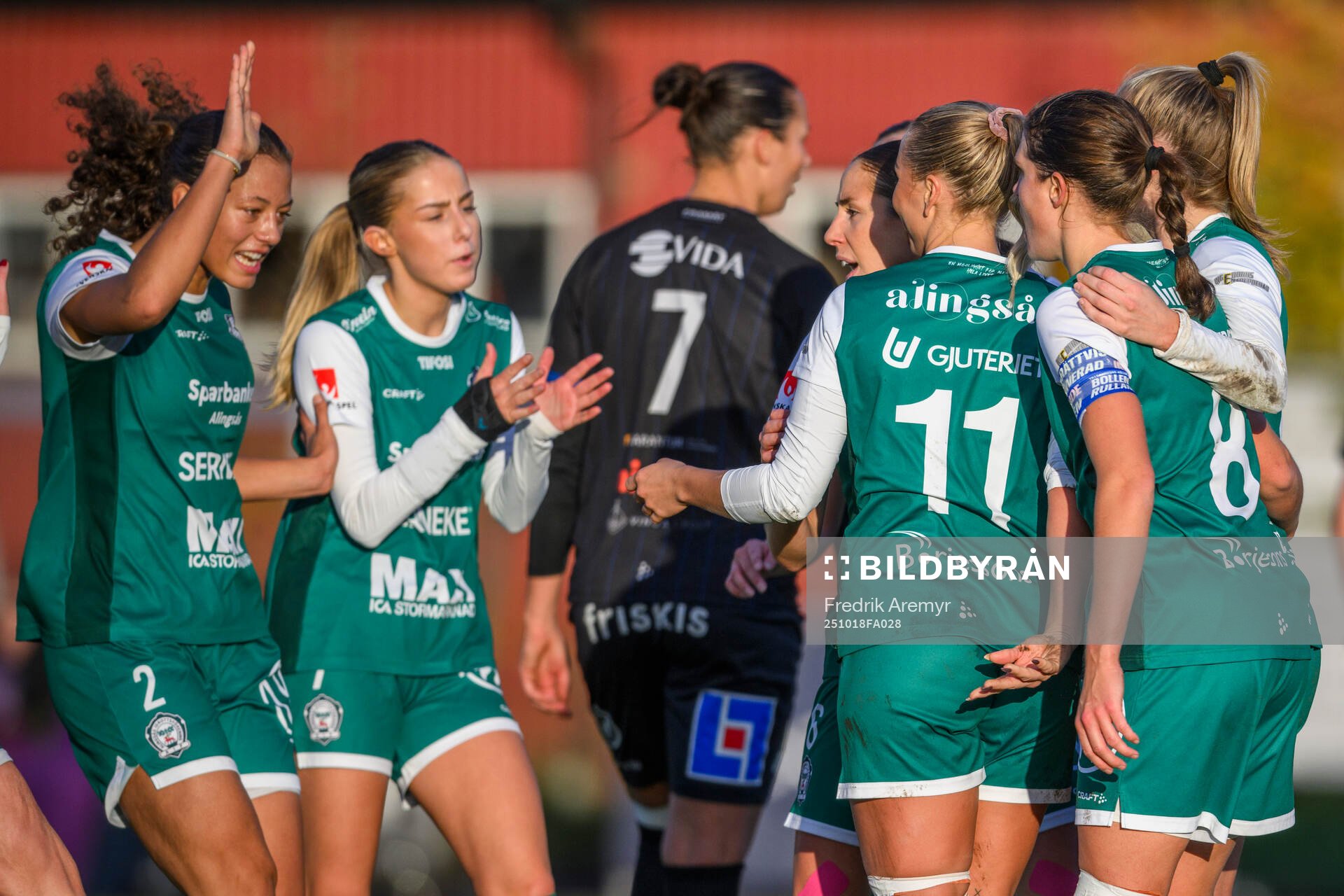 Alingsås spelare jublar