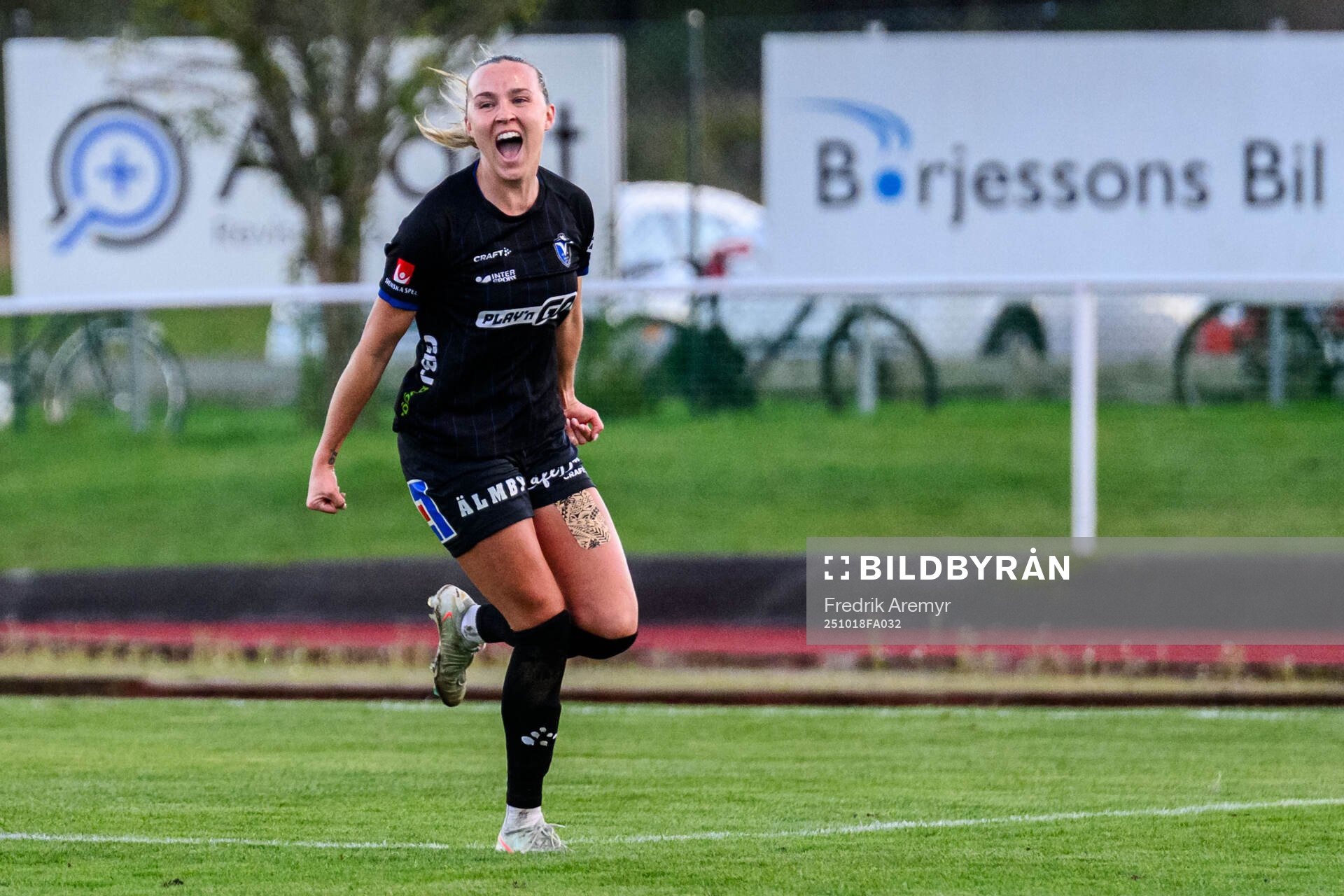 Växjö DFFs Larkin Russel jublar