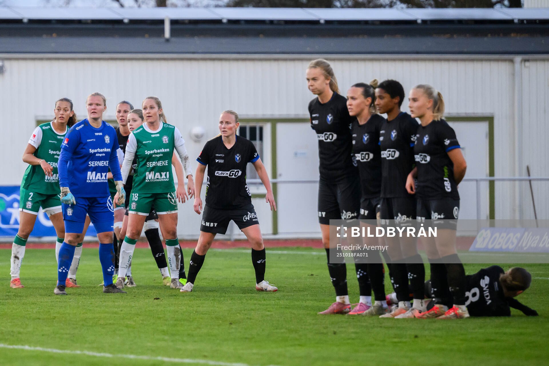 Alingsås målvakt Alexandra Blom uppe på sista frisparken