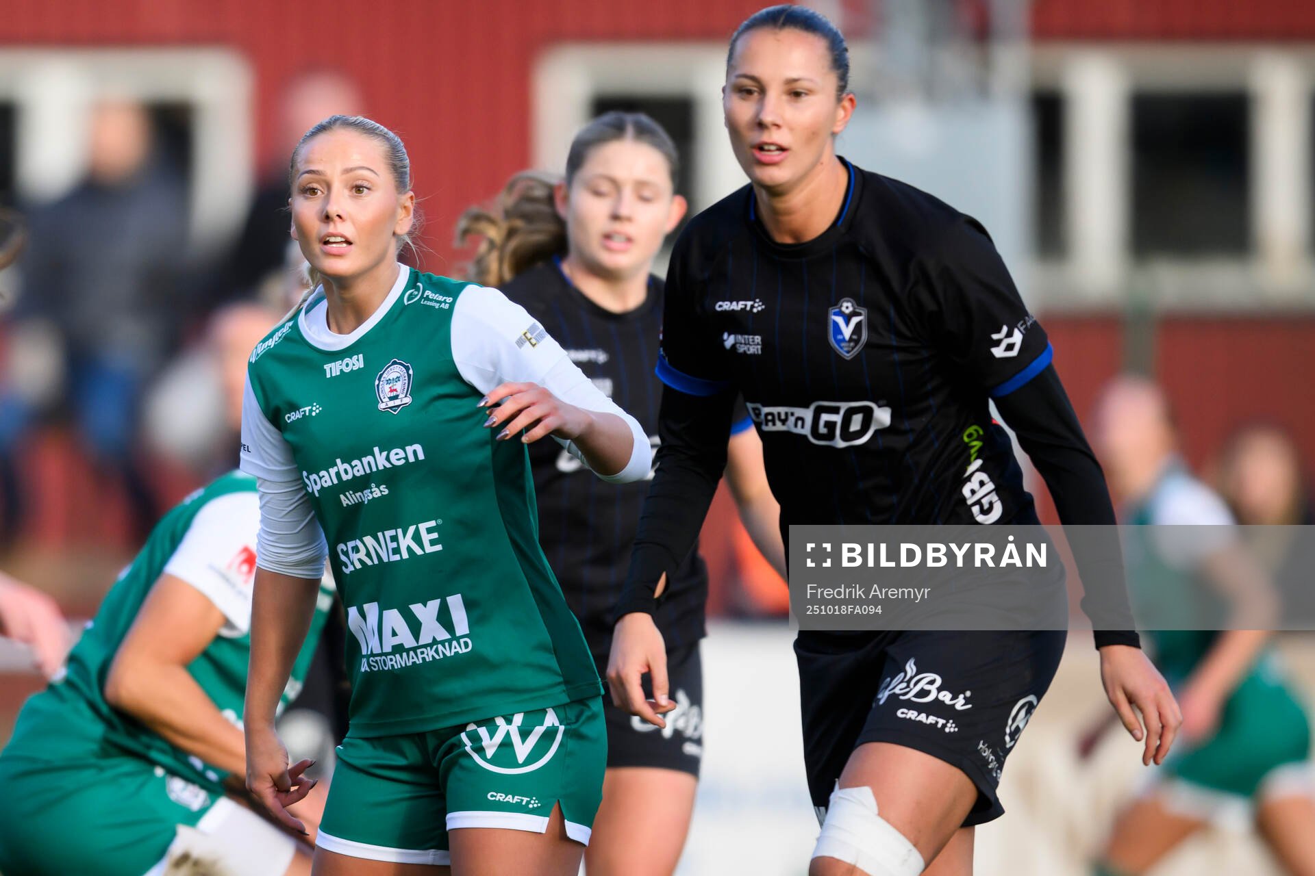 Alingsås Moa Öhman och Växjö DFFs Nellie Karlsson
