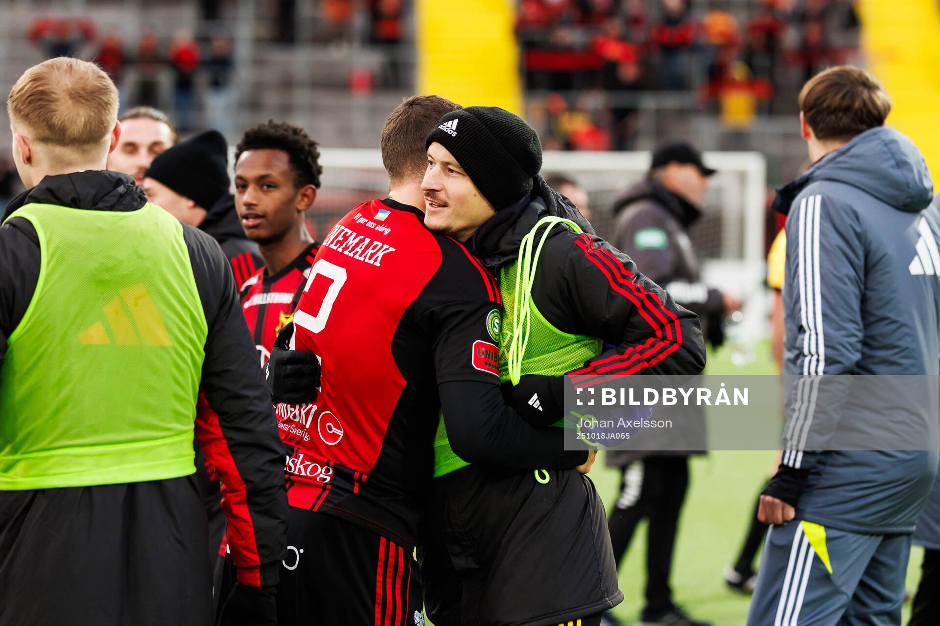 Östersunds Christian Enemark och Jamie Ryan Hopcutt jublar