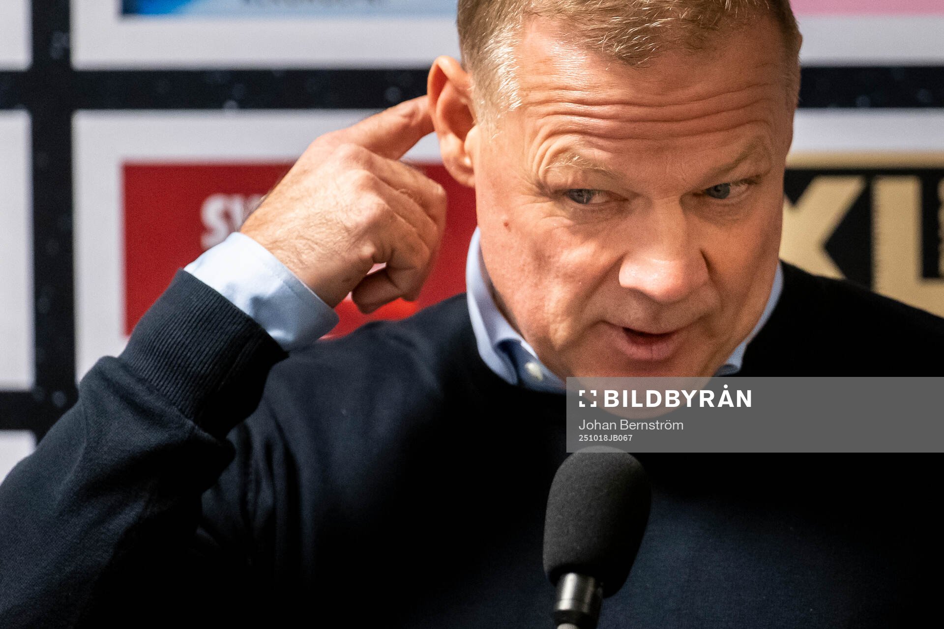 Luleås assisterande Henrik Stridh på presskonferensen