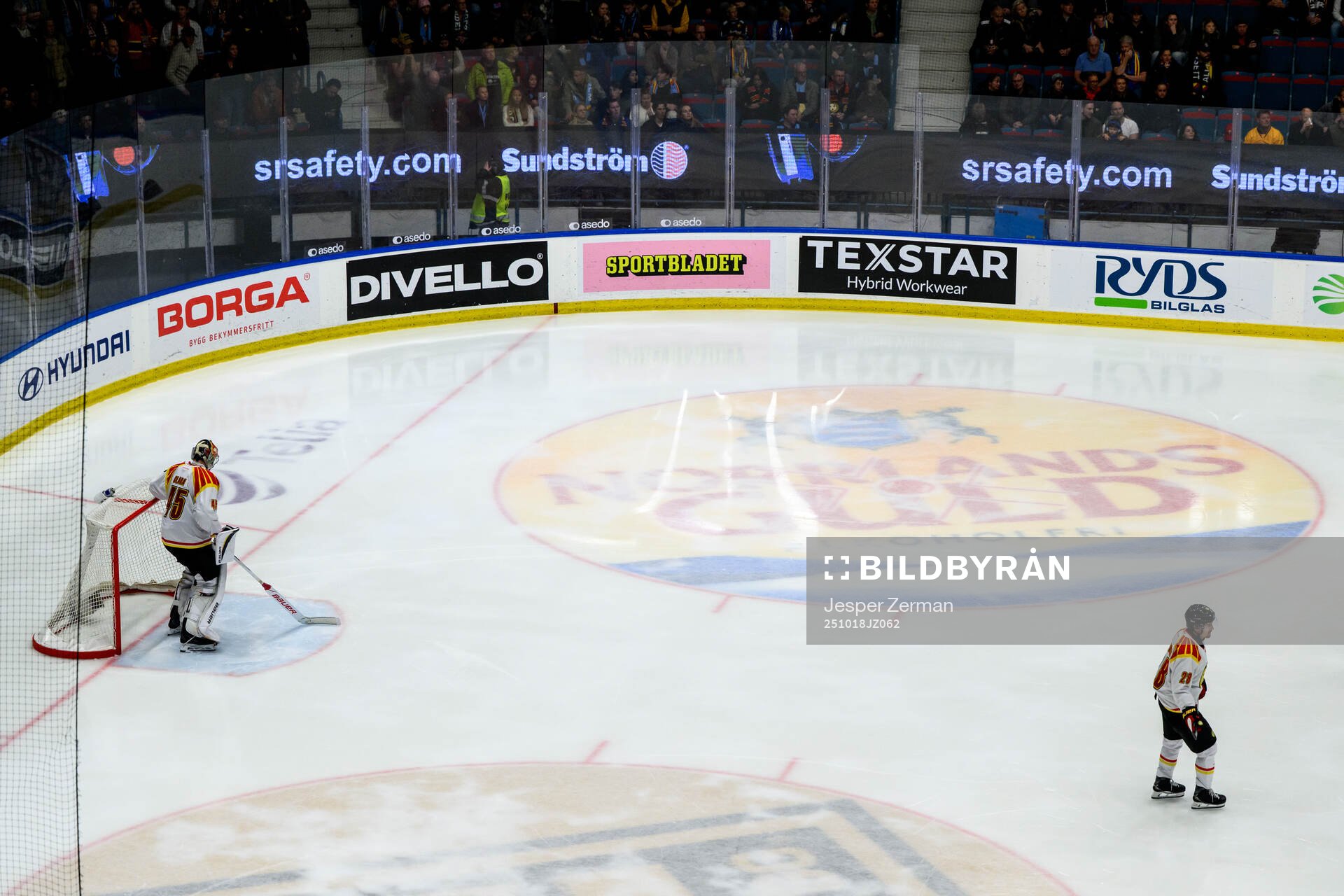 Norrlands gulds logotyp på isen