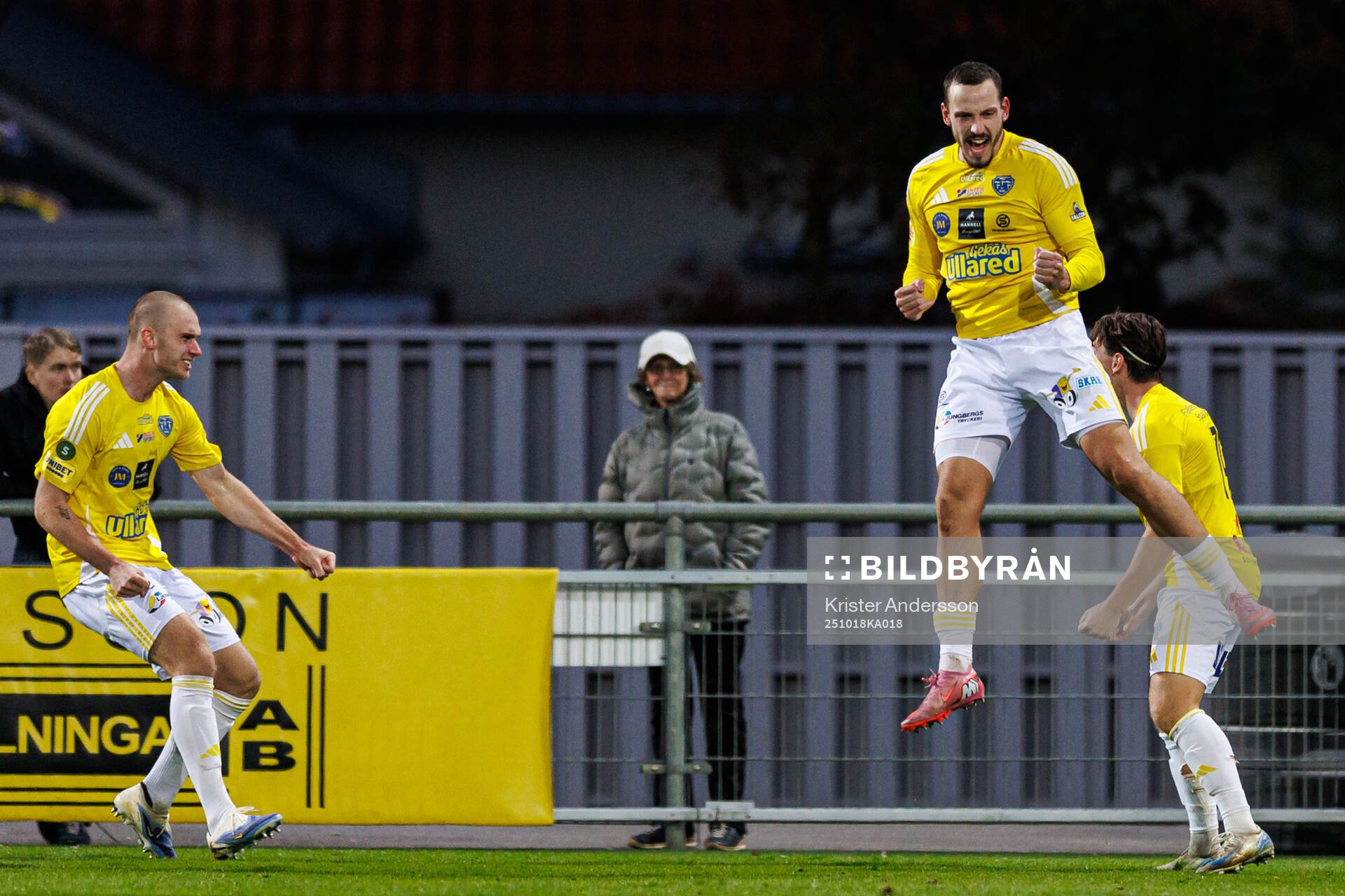 Falkenbergs Viktor Ekblom jublar