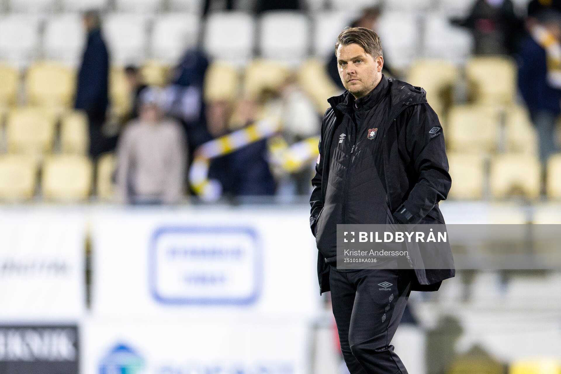 Örgrytes tränare Andreas Holmberg deppar