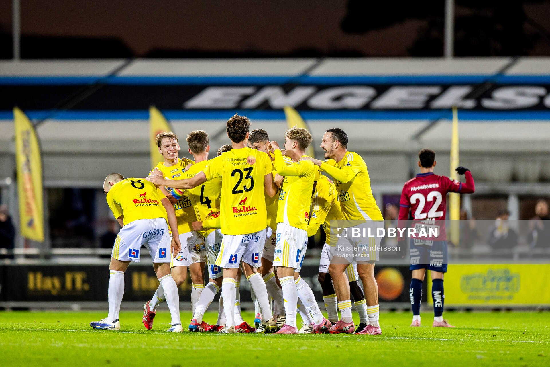 Falkenbergs spelare jublar