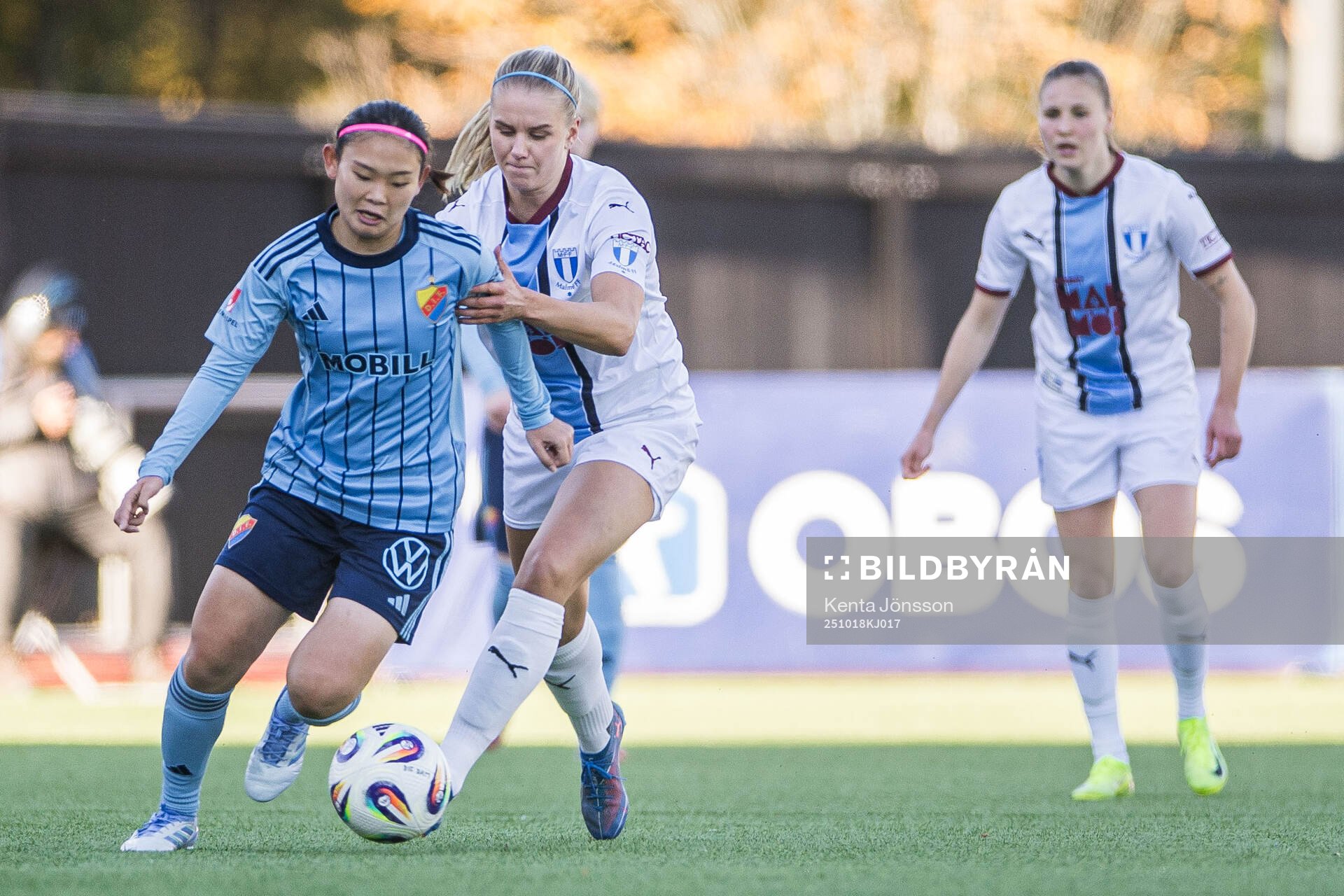 Djurgårdens Urara Watanabe och Malmö FFs Nellie Lilja