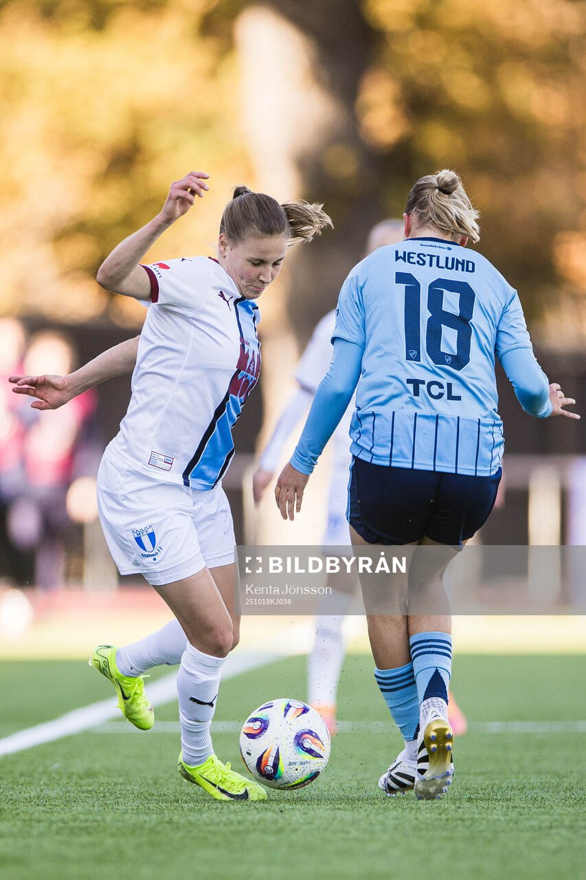 Malmö FFs Katariina Kosola och Djurgårdens Elin Westlund