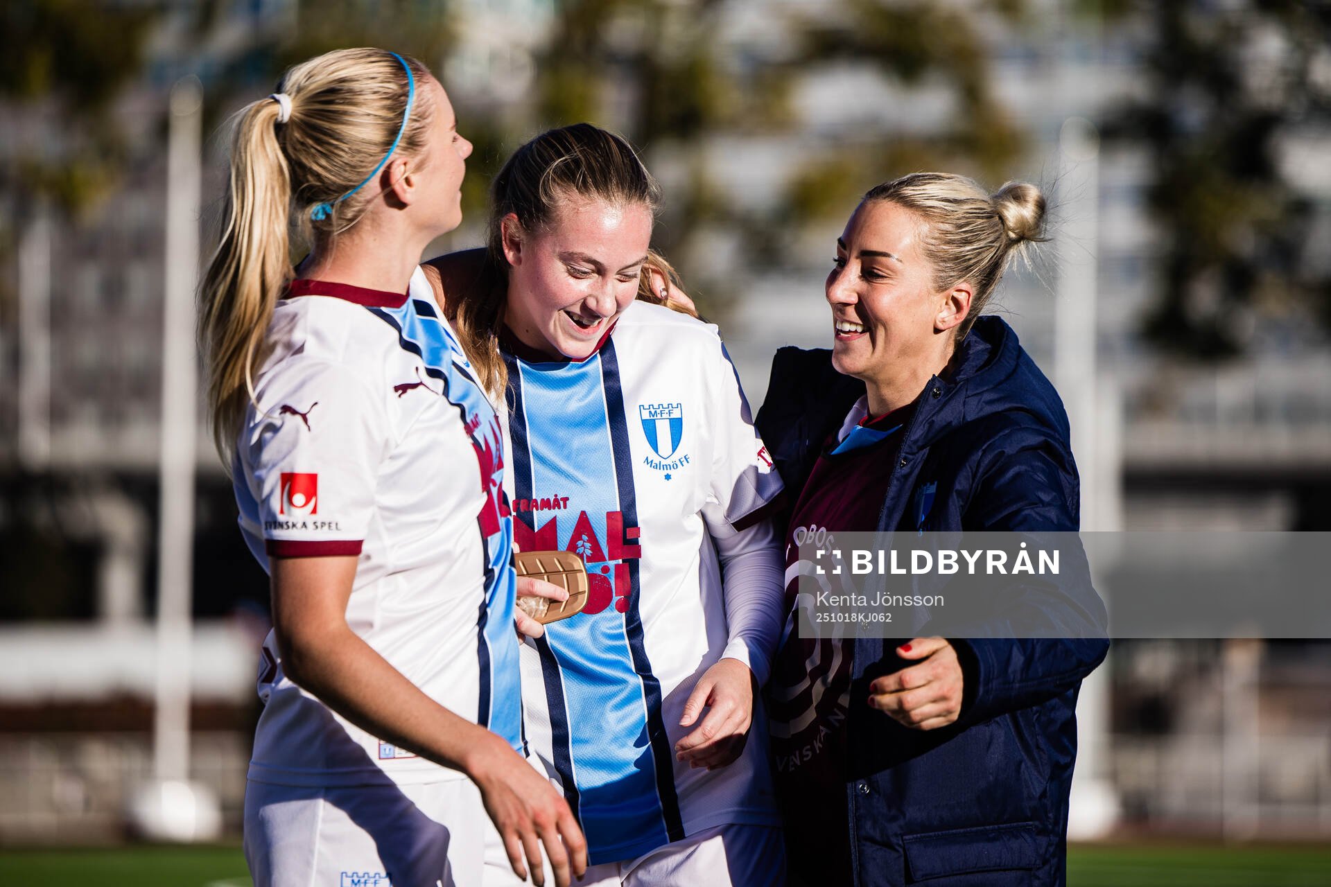 Malmö FFs Nellie Lilja och Mia Persson jublar