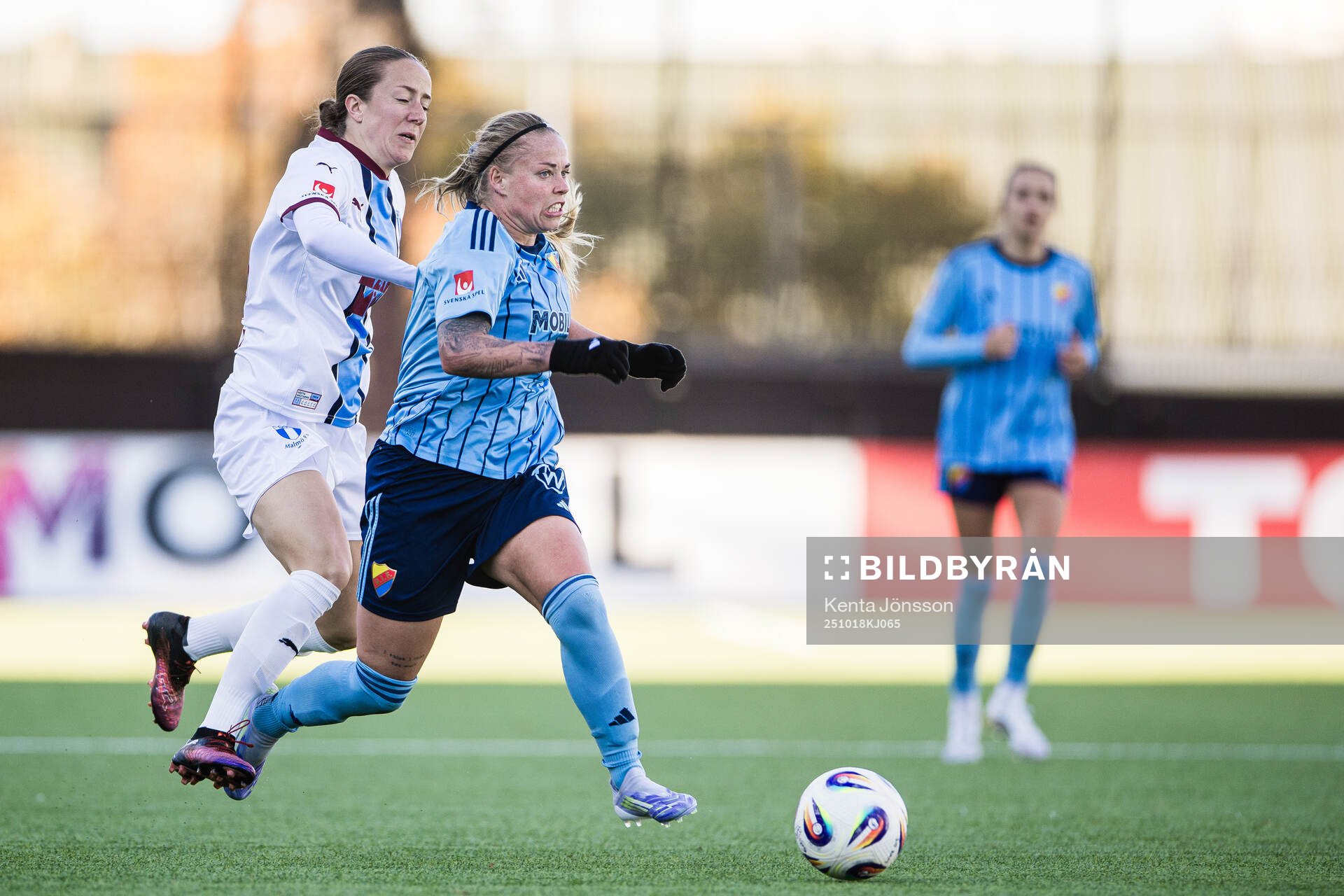 Malmö FFs Anna Plantin och Djurgårdens Therese Åsland