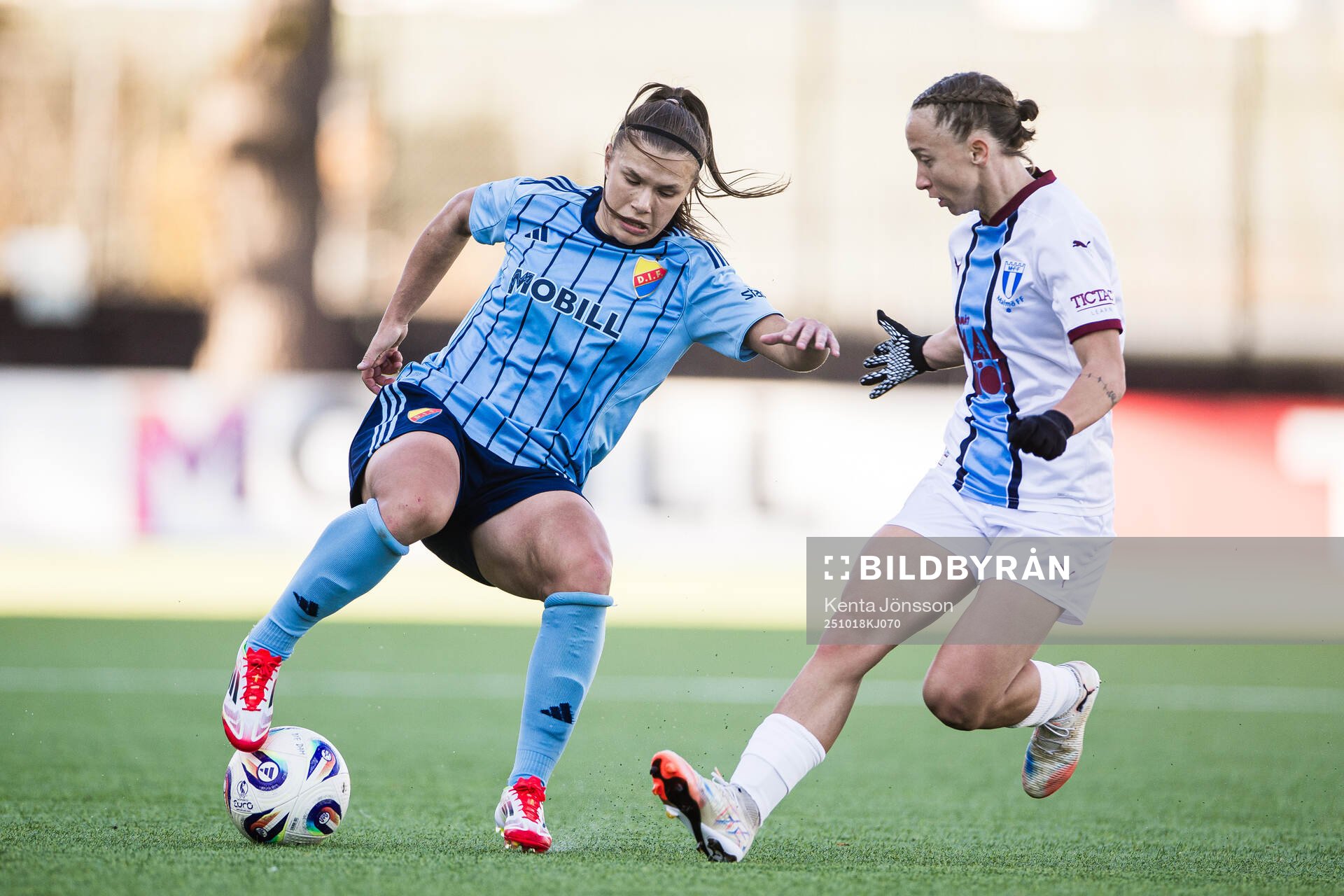 Djurgårdens Alexsandra Lobanova och Malmö FFs Miljana