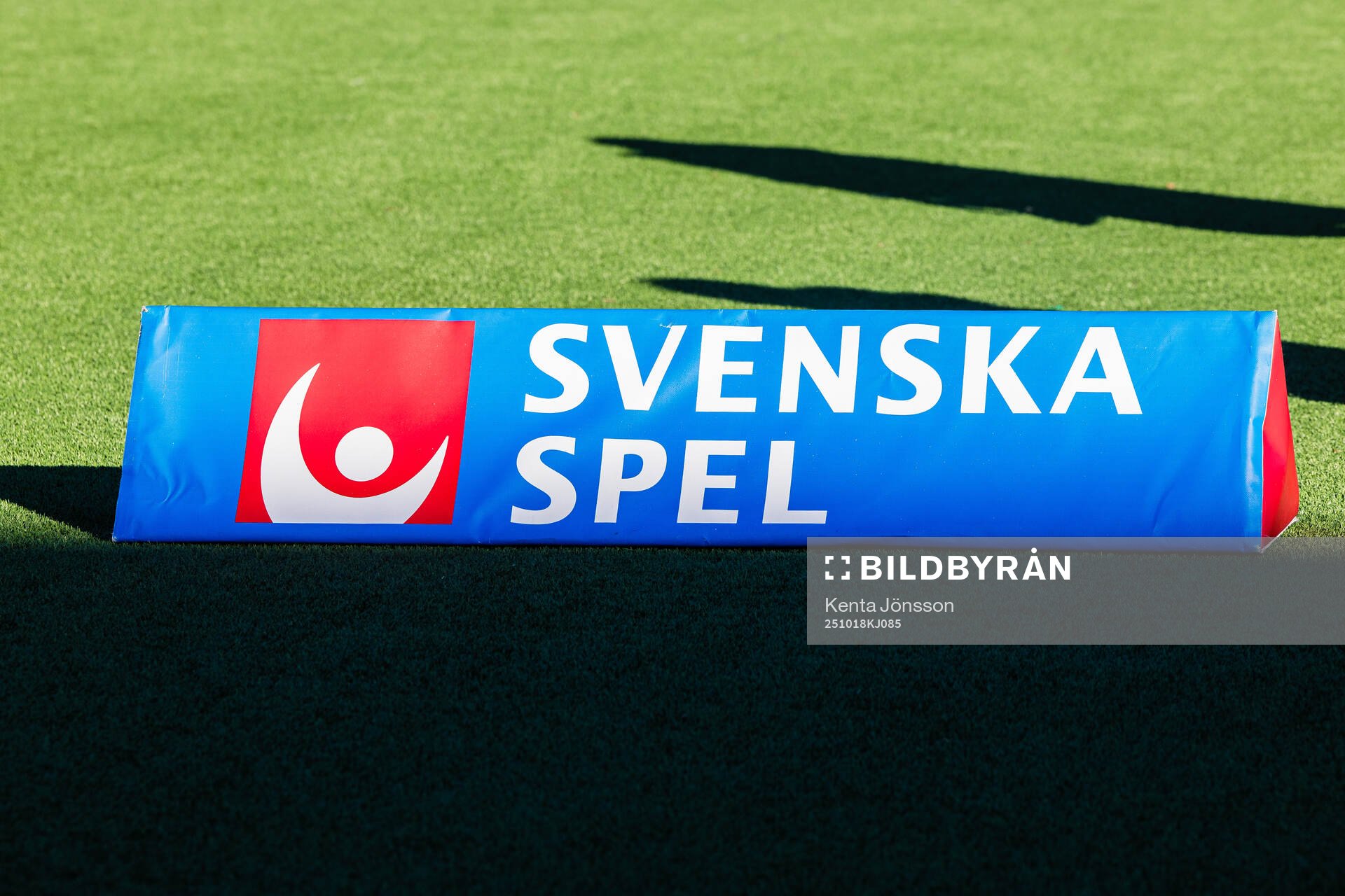 Logotyp för Svenska Spel på reklam