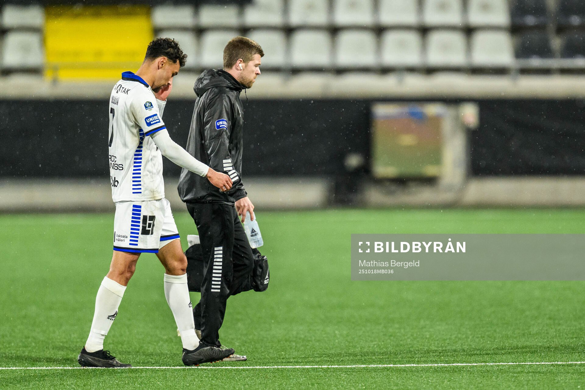 Sirius Joakim Persson lämnar planen
