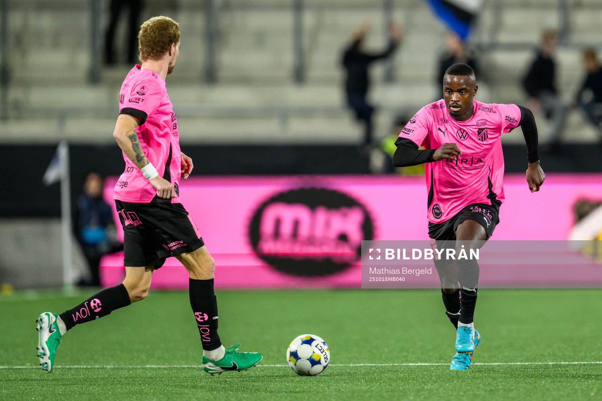 Häckens Simon Gustafson och Brice Wembangomo