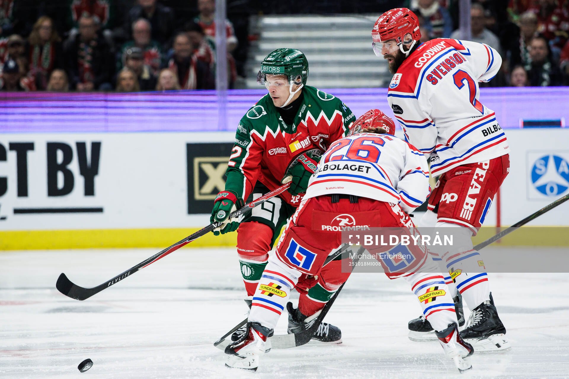Frölundas Max Friberg mot Timrås Anton Heikkinen och Per
