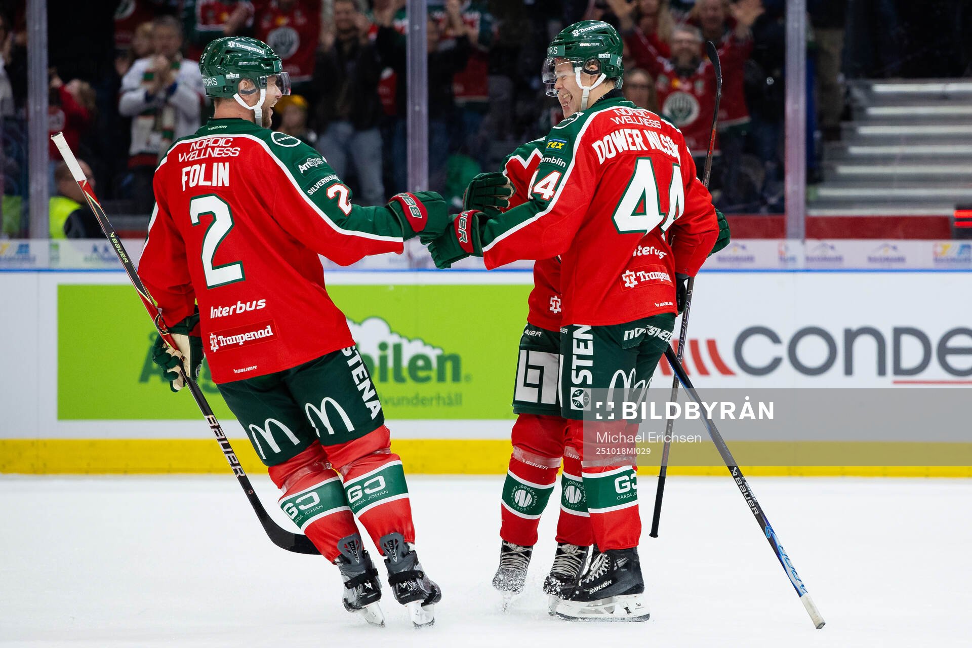 Frölundas Noah Dower Nilsson jublar ihop med Christian