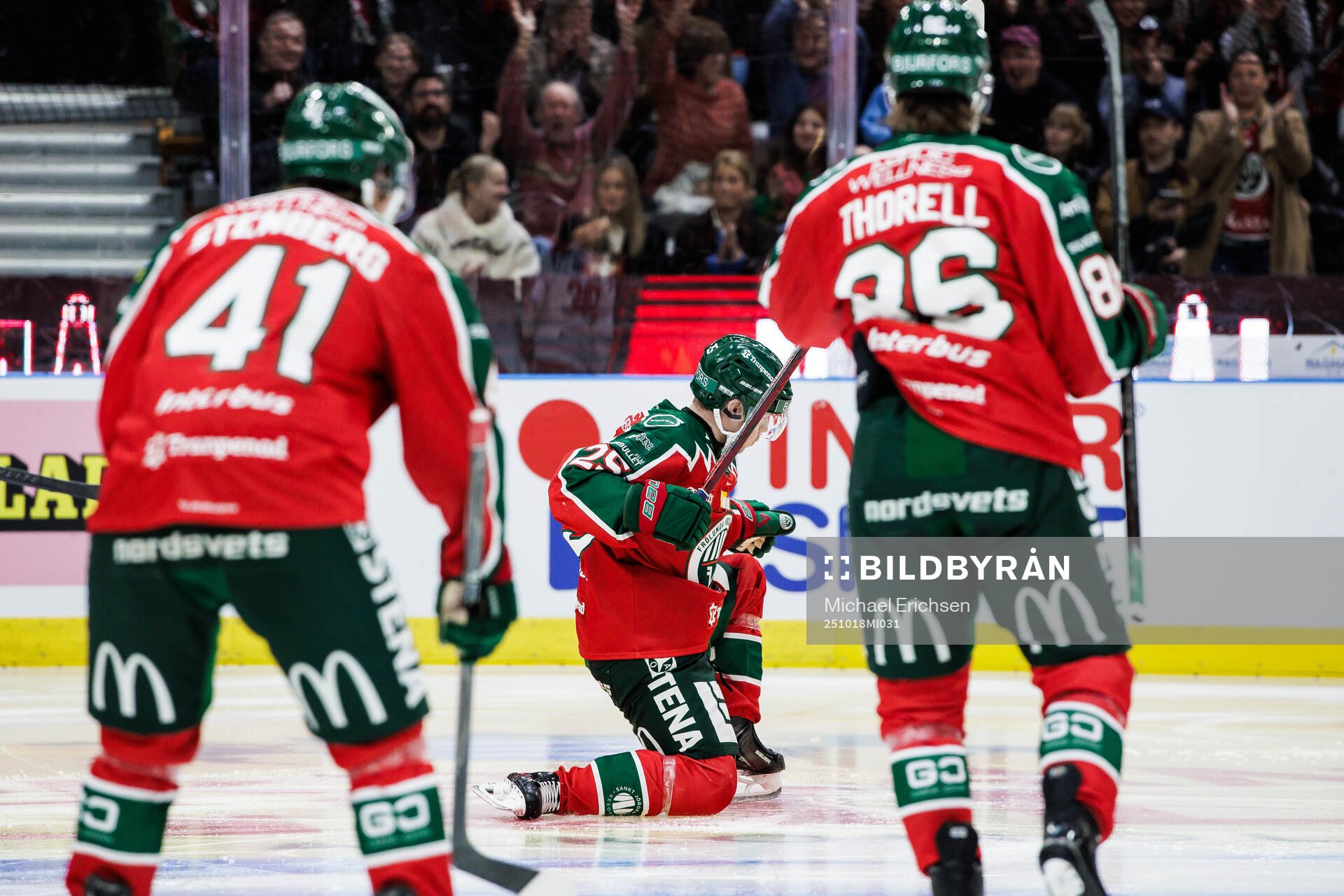 Frölundas Arttu Ruotsalainen jublar