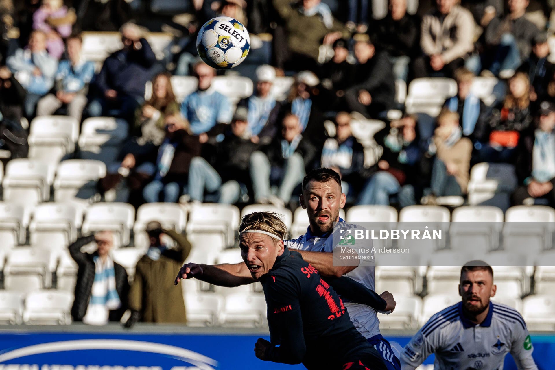 Malmö FFs Jens Stryger Larsen och IFK Norrköpings Max