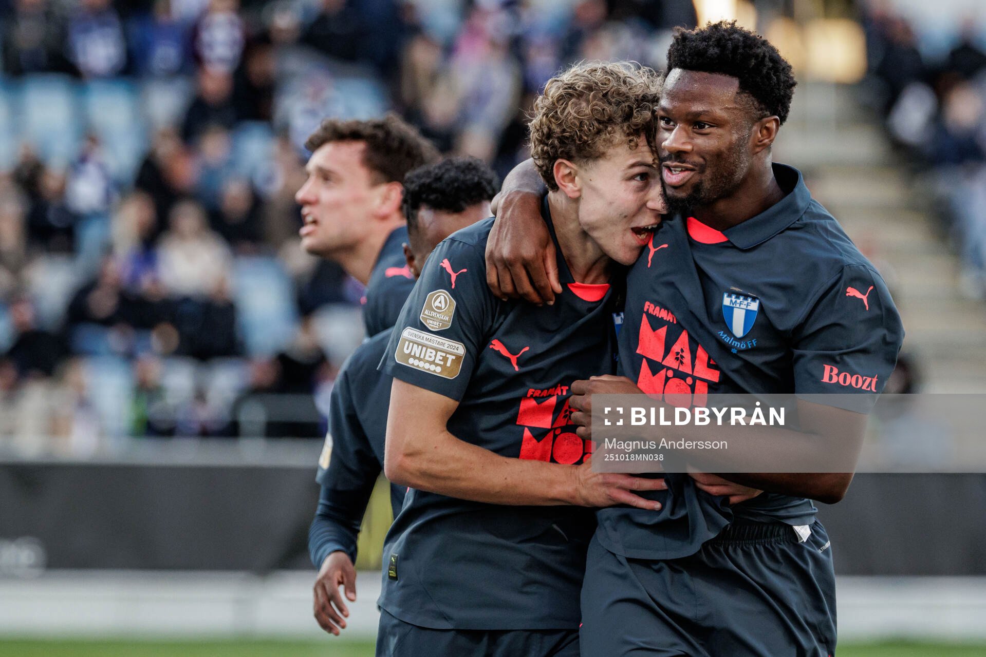 Malmö FFs Hugo Bolin och Emmanuel Ekong jublar