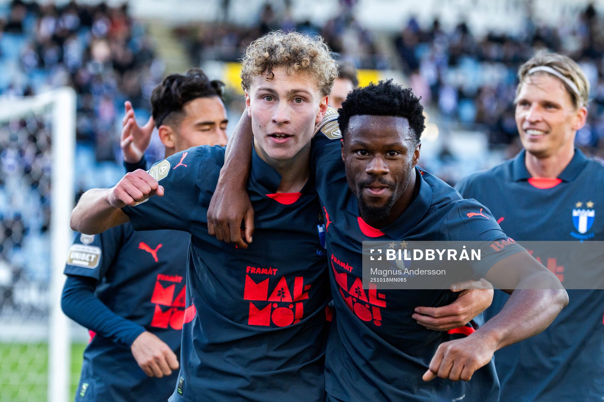 Malmö FFs Hugo Bolin och Emmanuel Ekong jublar