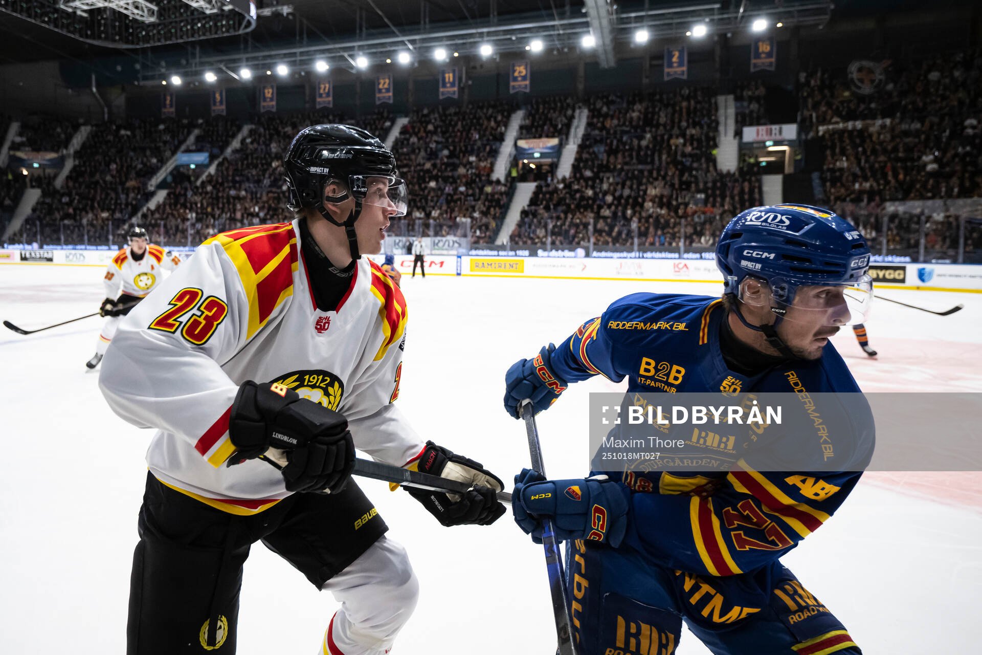 Brynäs Oskar Lindblom och Djurgårdens Valtteri Pulli