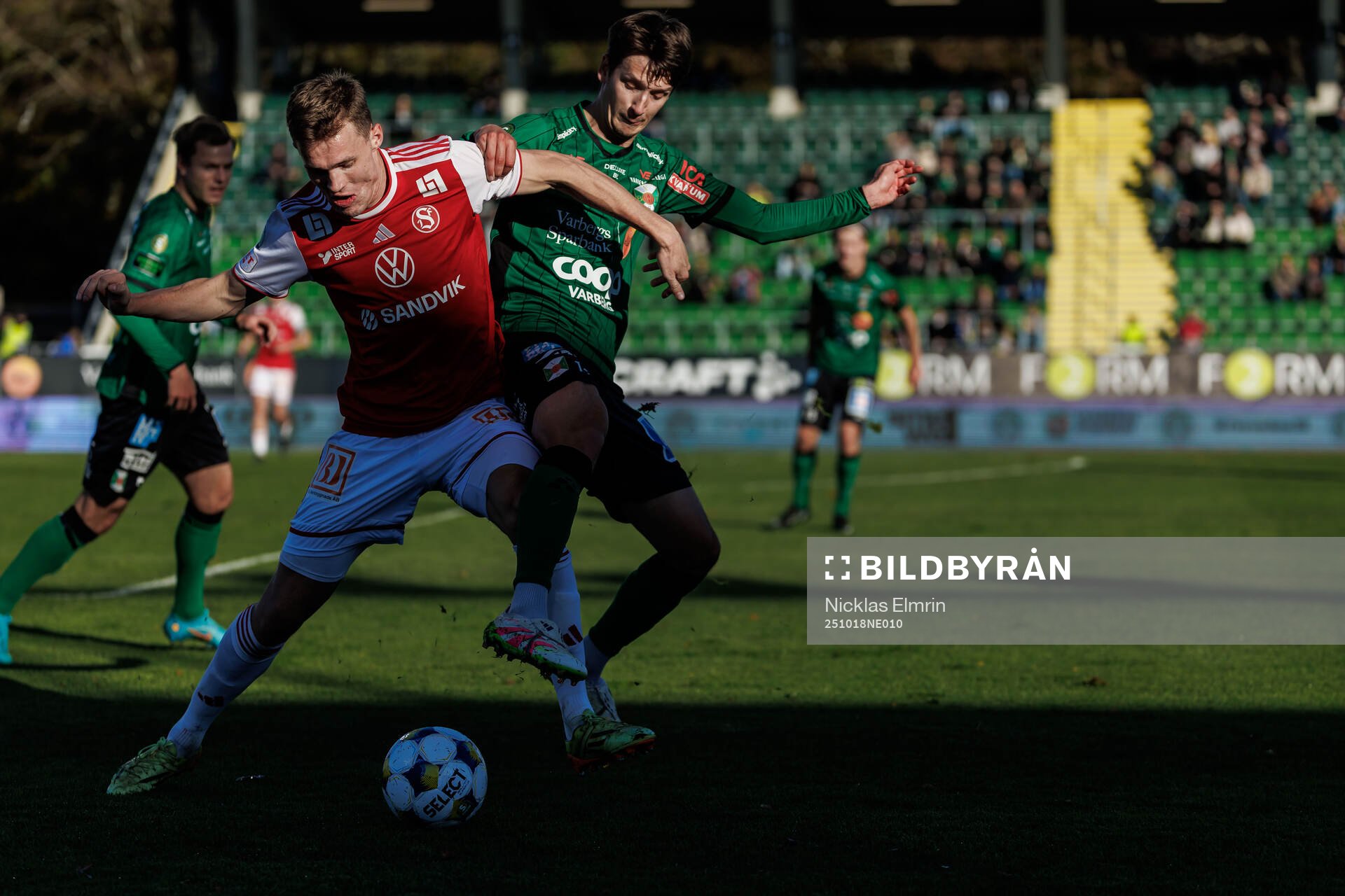Sandvikens IFs Daniel Söderberg och Varbergs Olle Edlund