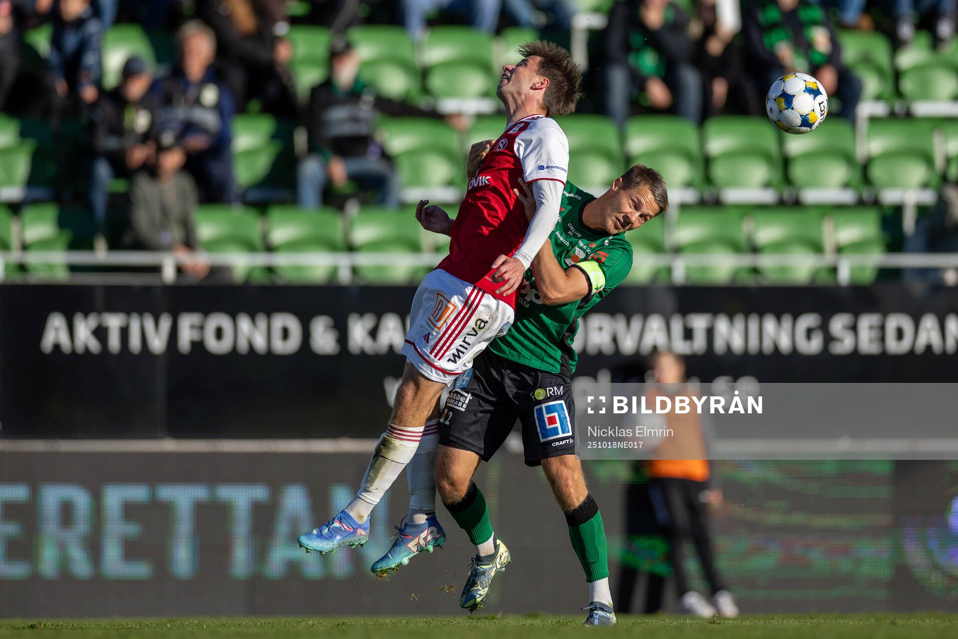Sandvikens IFs Filip Olsson och Varbergs Gustav Broman