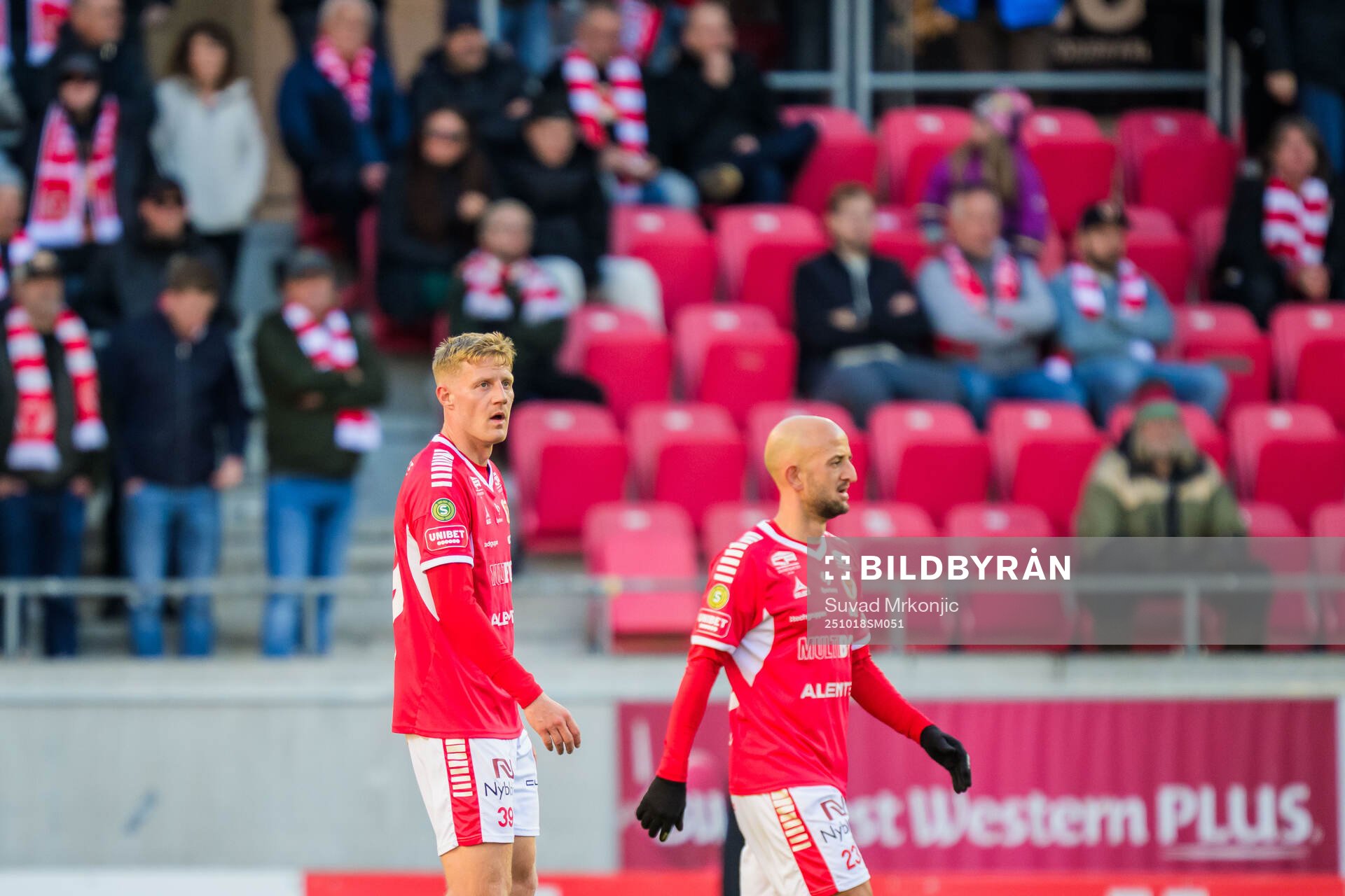Kalmars Lars Sætra och Robert Gojani deppar