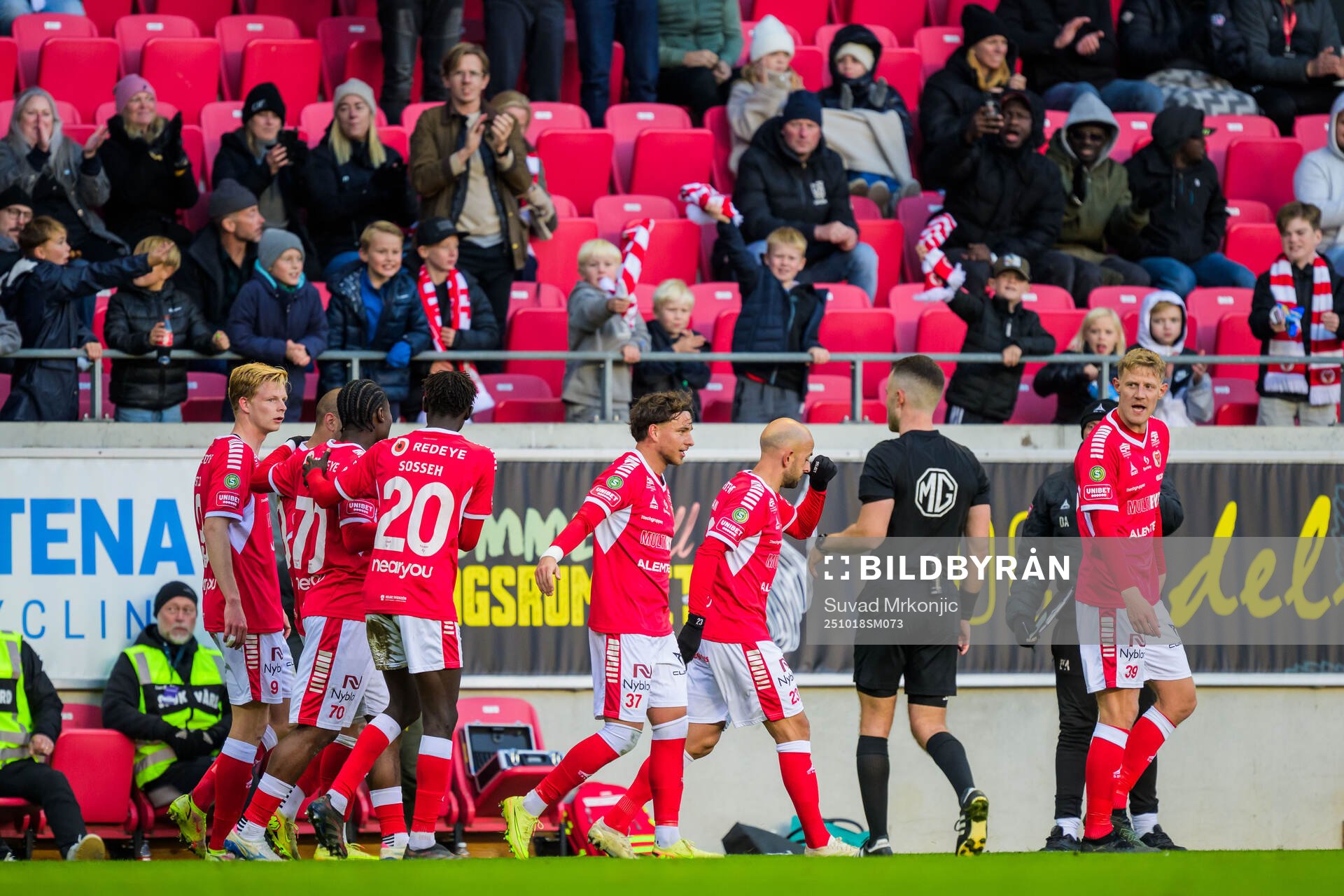 Kalmars spelare jublar