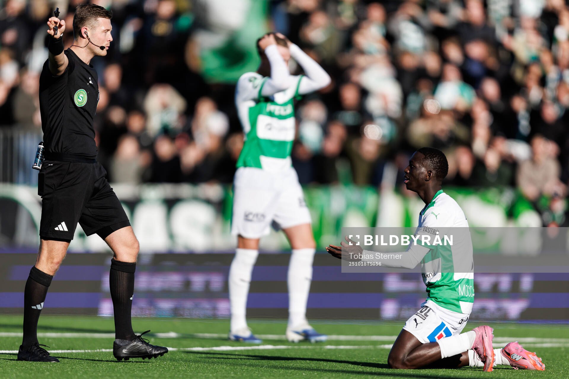 Domare Erik Mattsson och Västerås Mamadou Ousmane Diagne
