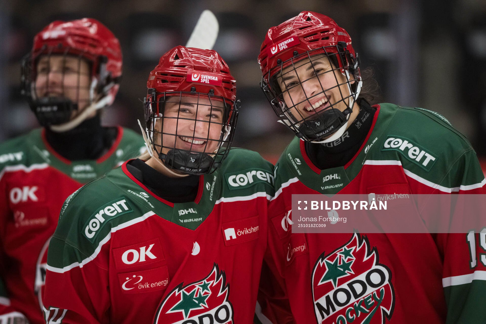 Modos Alyssa Mcleod och Justine Leanne Reyes