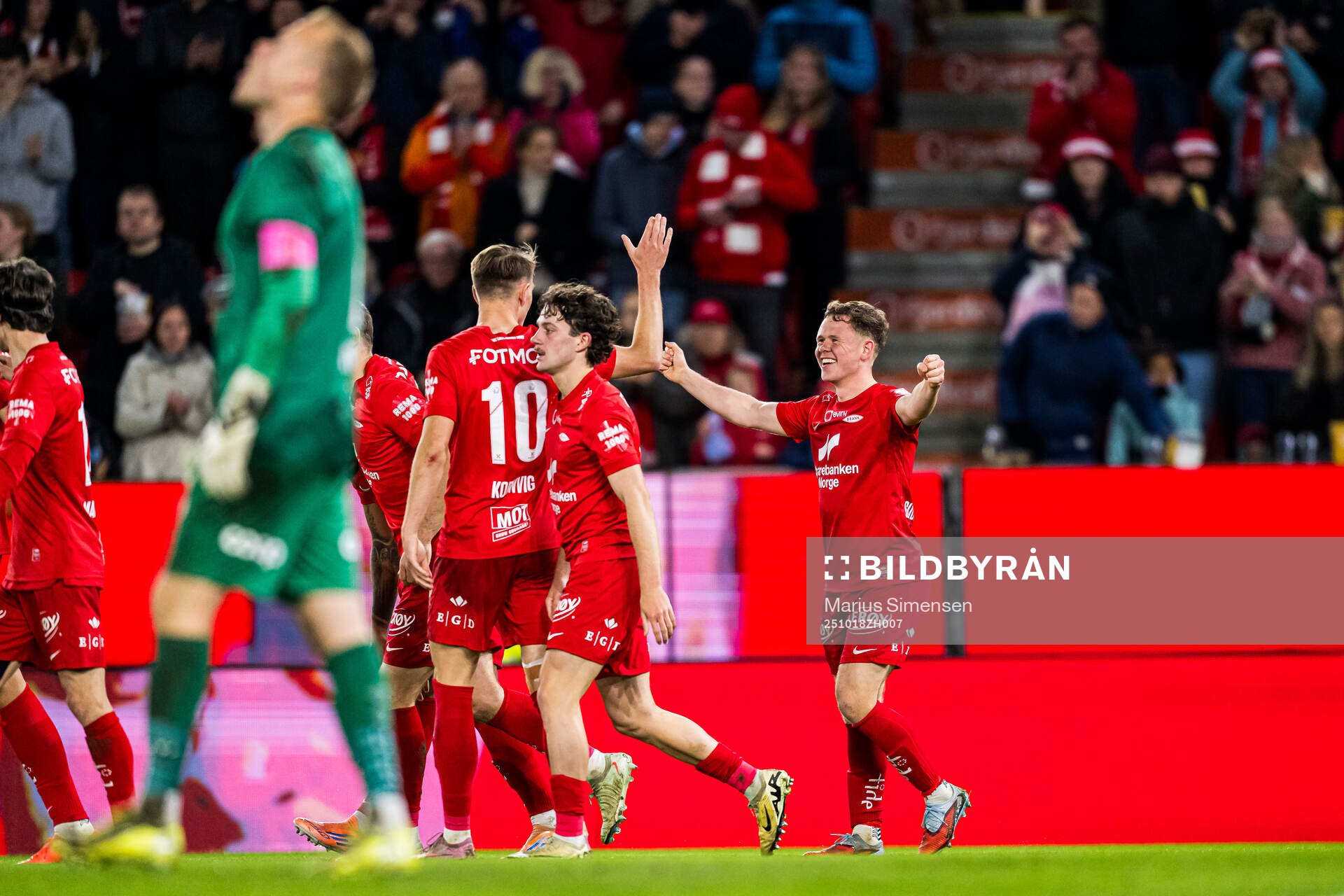 Eggert Aron Gudmundsson of Brann celebrates