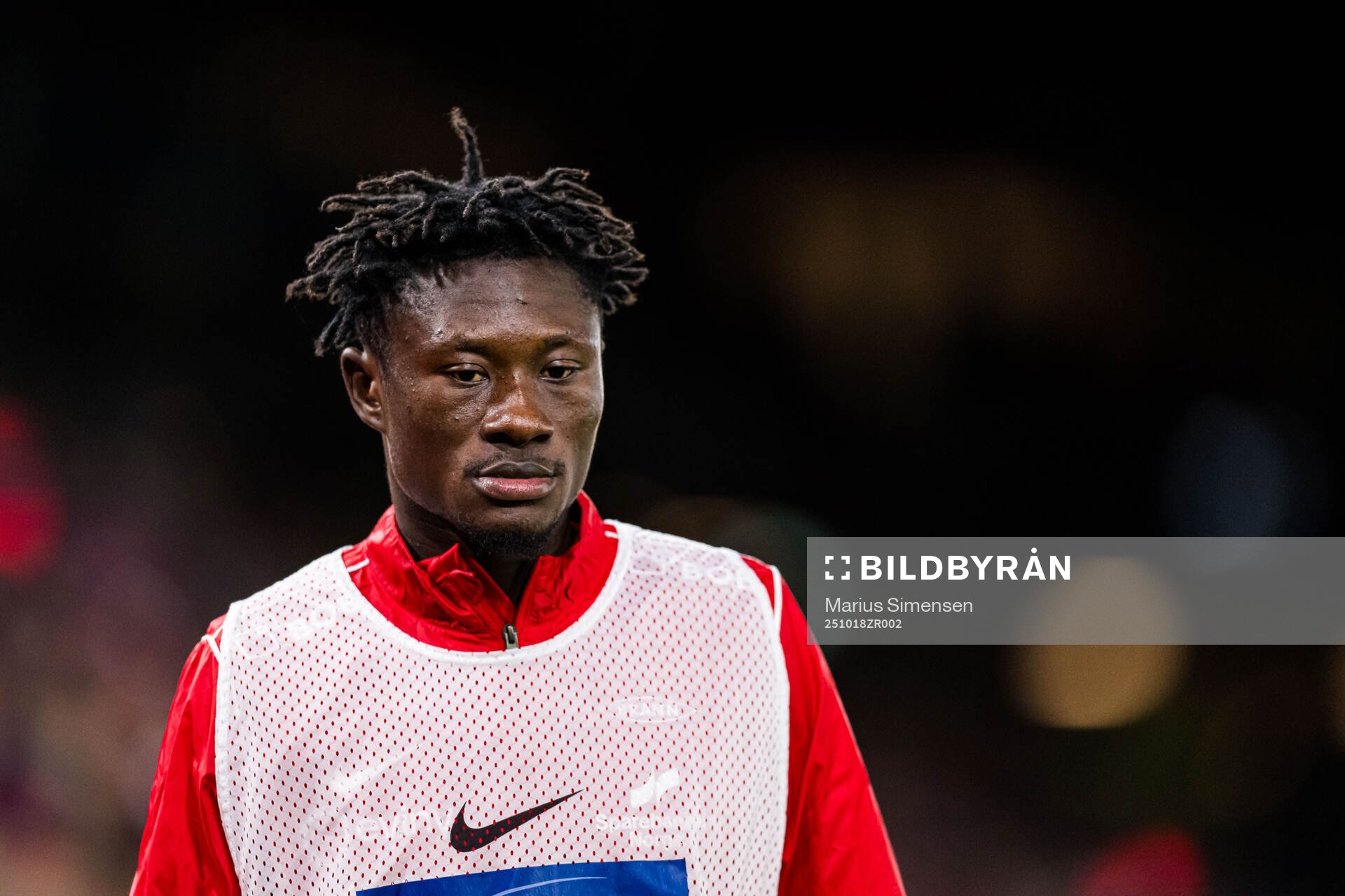 Nana Kwame Boakye of Brann warms up