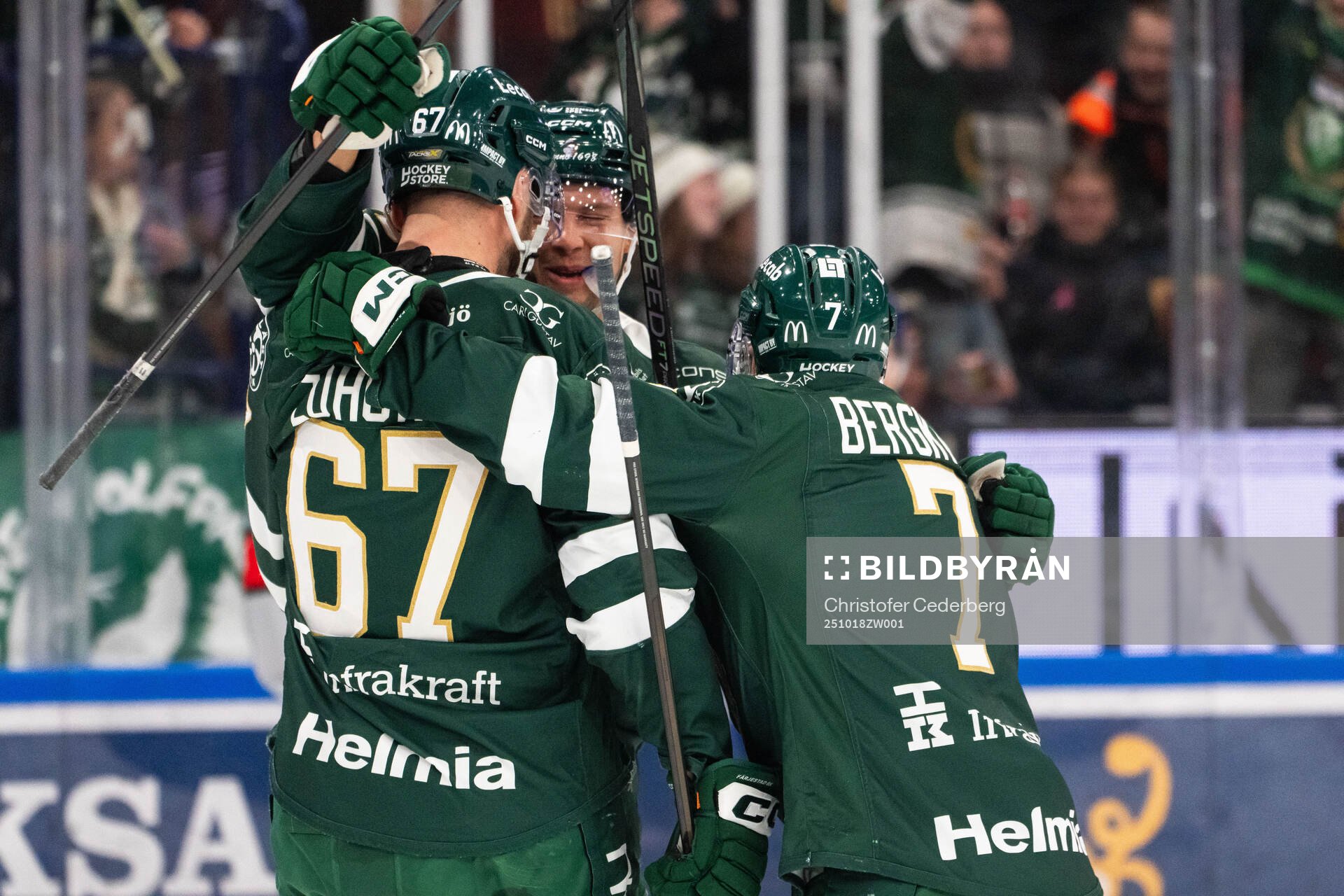 Färjestads Radim Zohorna jublar med lagkamrater